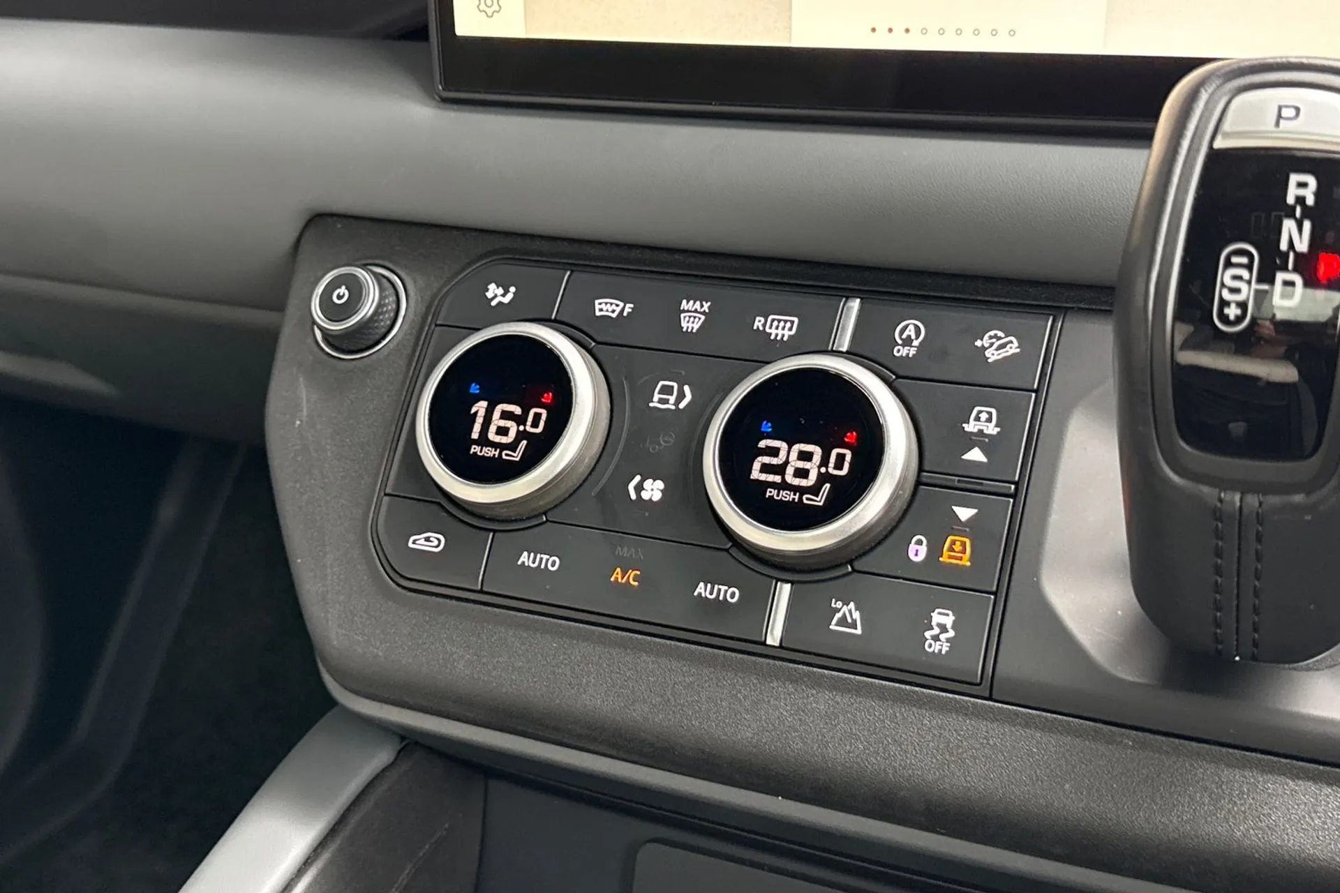 LAND ROVER DEFENDER thumbnail image number 65