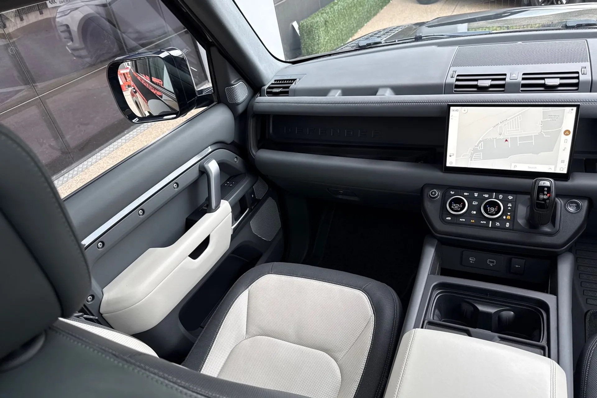 LAND ROVER DEFENDER thumbnail image number 47