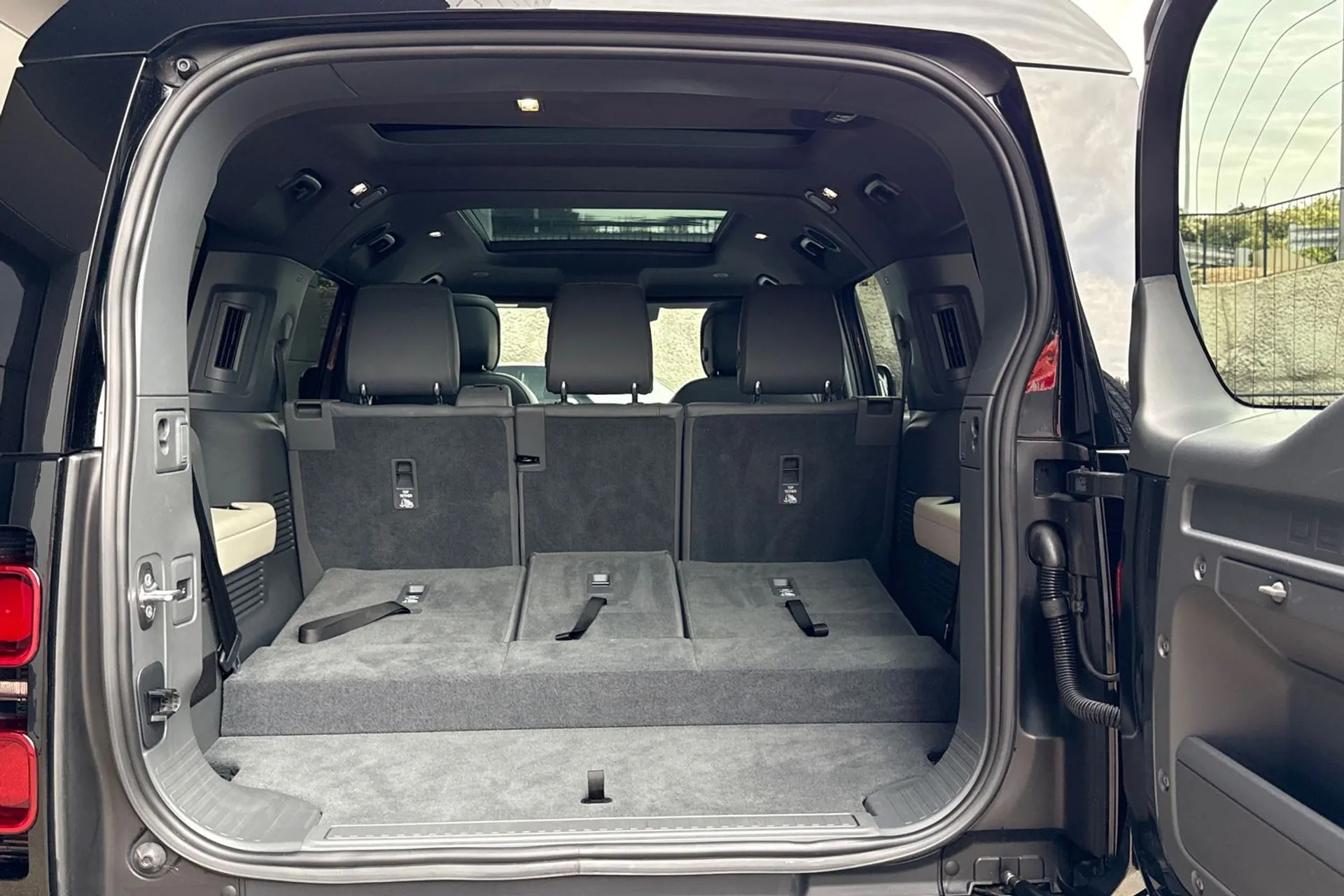 LAND ROVER DEFENDER thumbnail image number 53