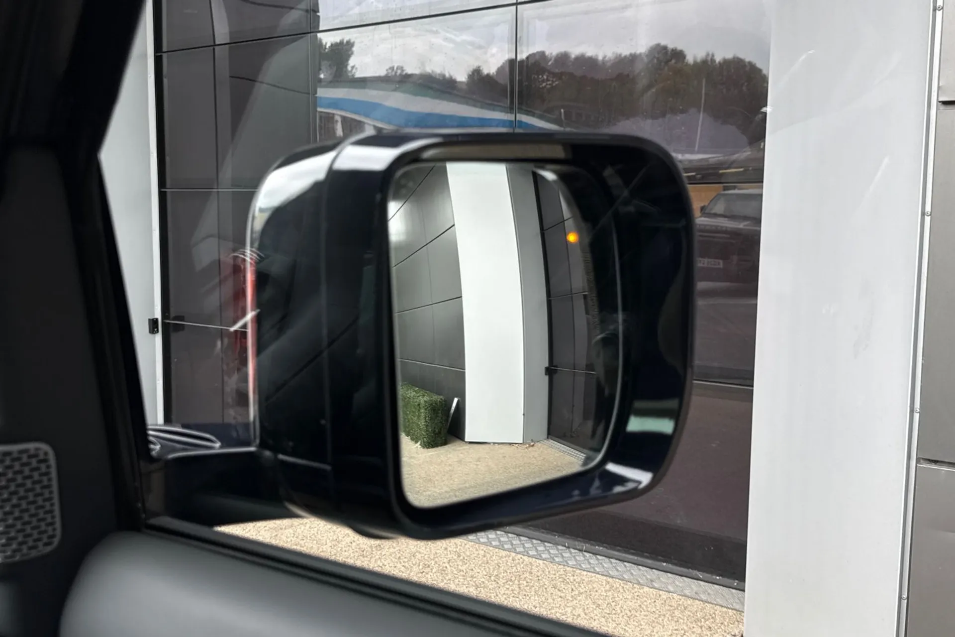 LAND ROVER DEFENDER thumbnail image number 71