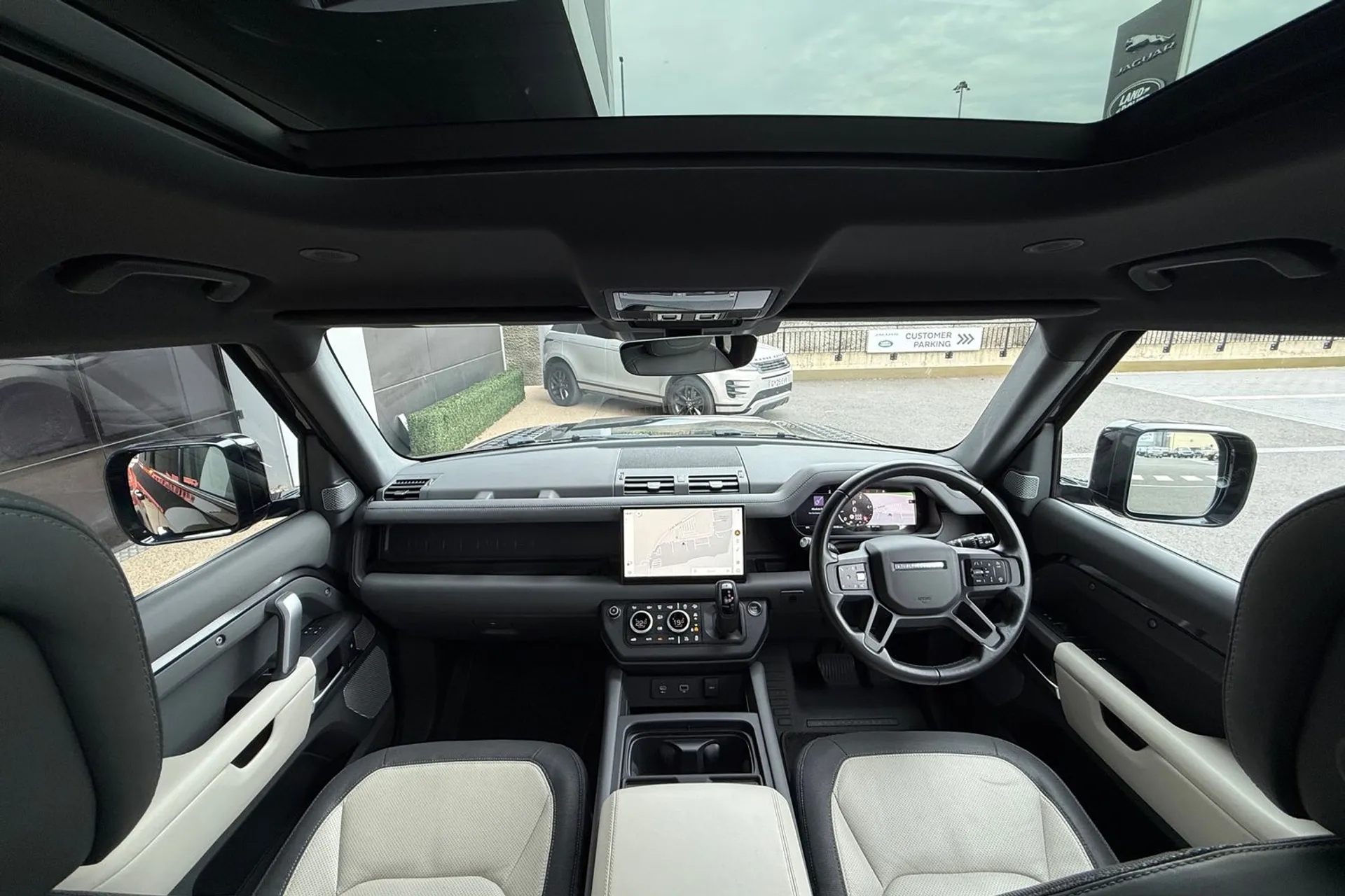 LAND ROVER DEFENDER thumbnail image number 3