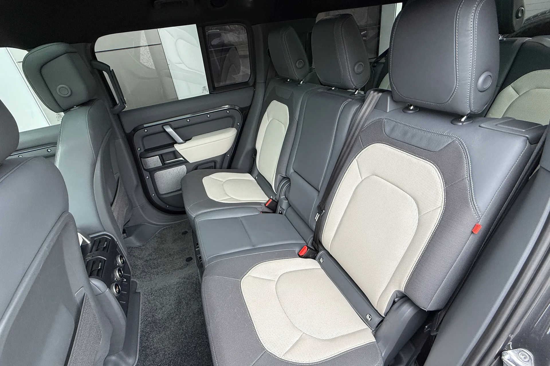 LAND ROVER DEFENDER thumbnail image number 63