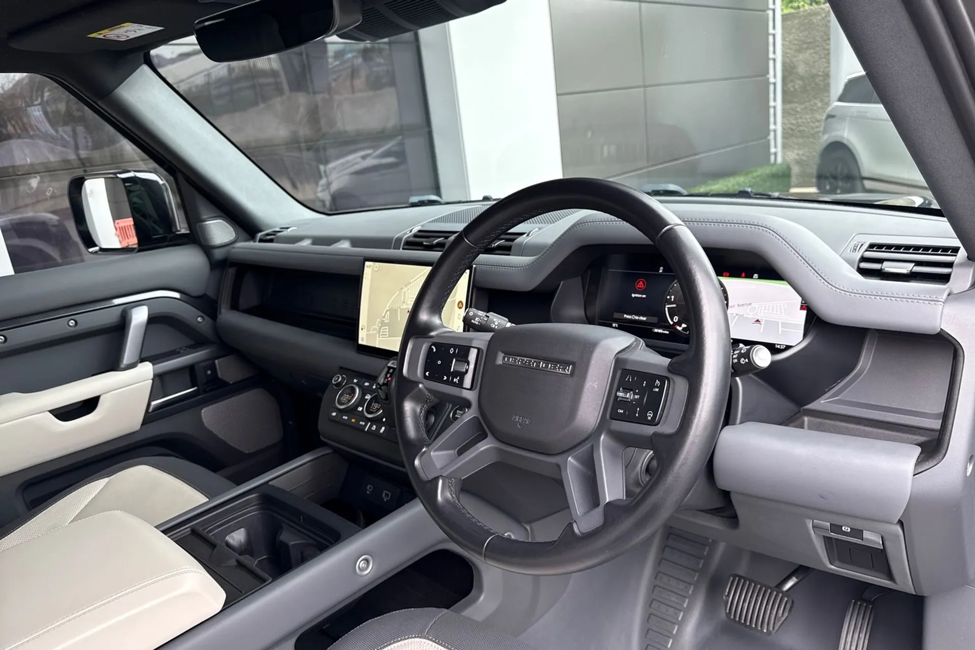 LAND ROVER DEFENDER thumbnail image number 16