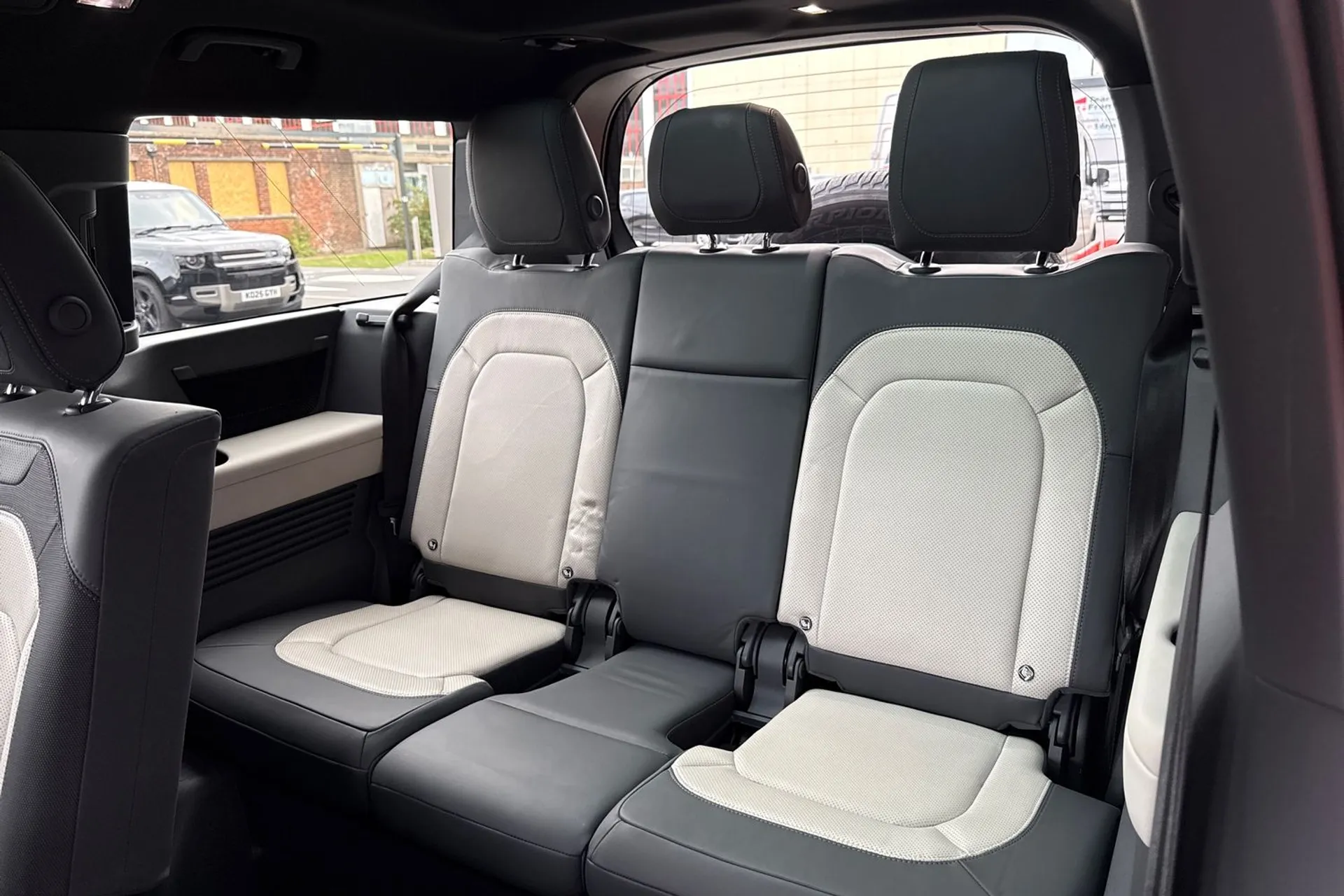 LAND ROVER DEFENDER thumbnail image number 57