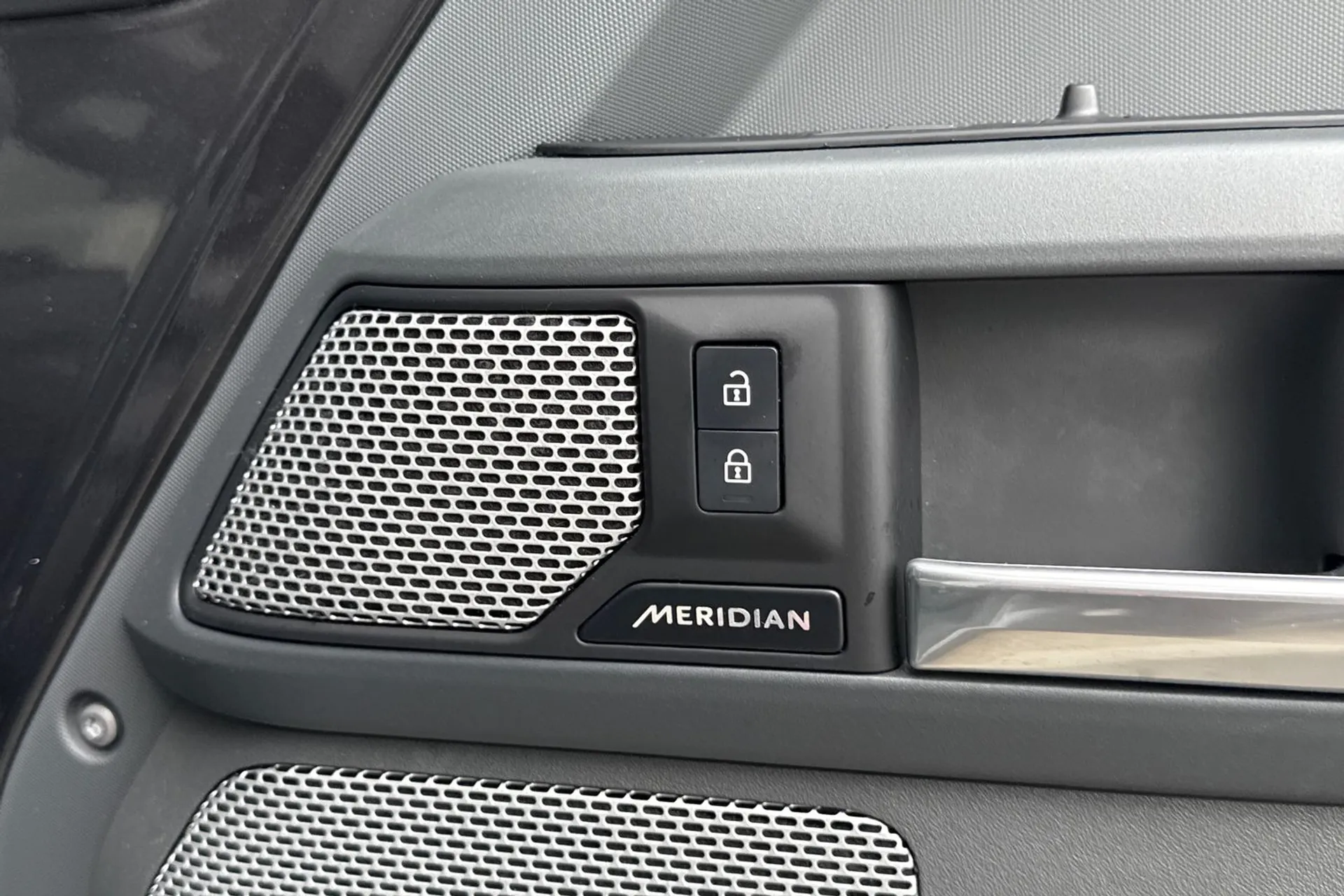 LAND ROVER DEFENDER thumbnail image number 21