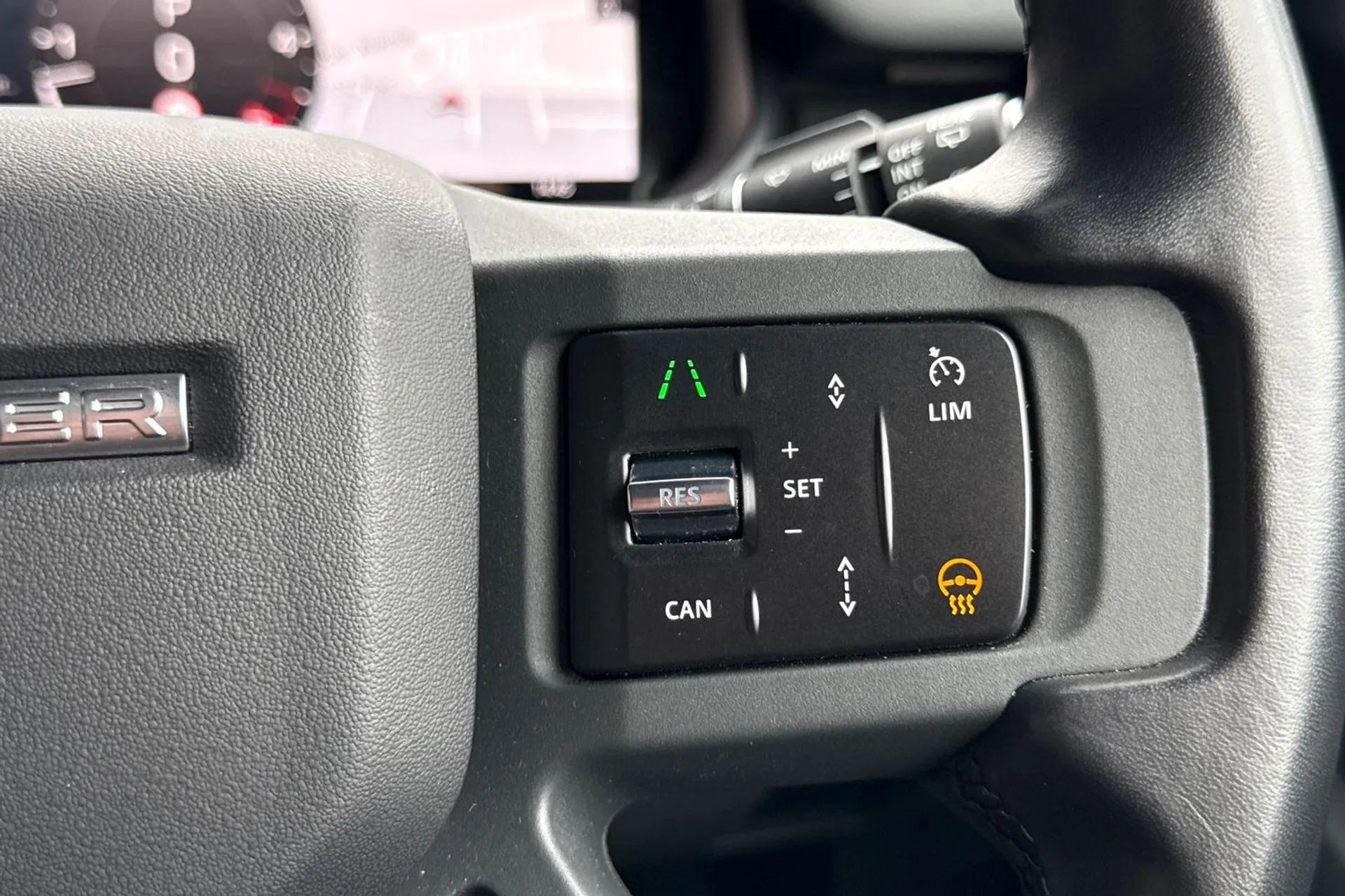 LAND ROVER DEFENDER thumbnail image number 33