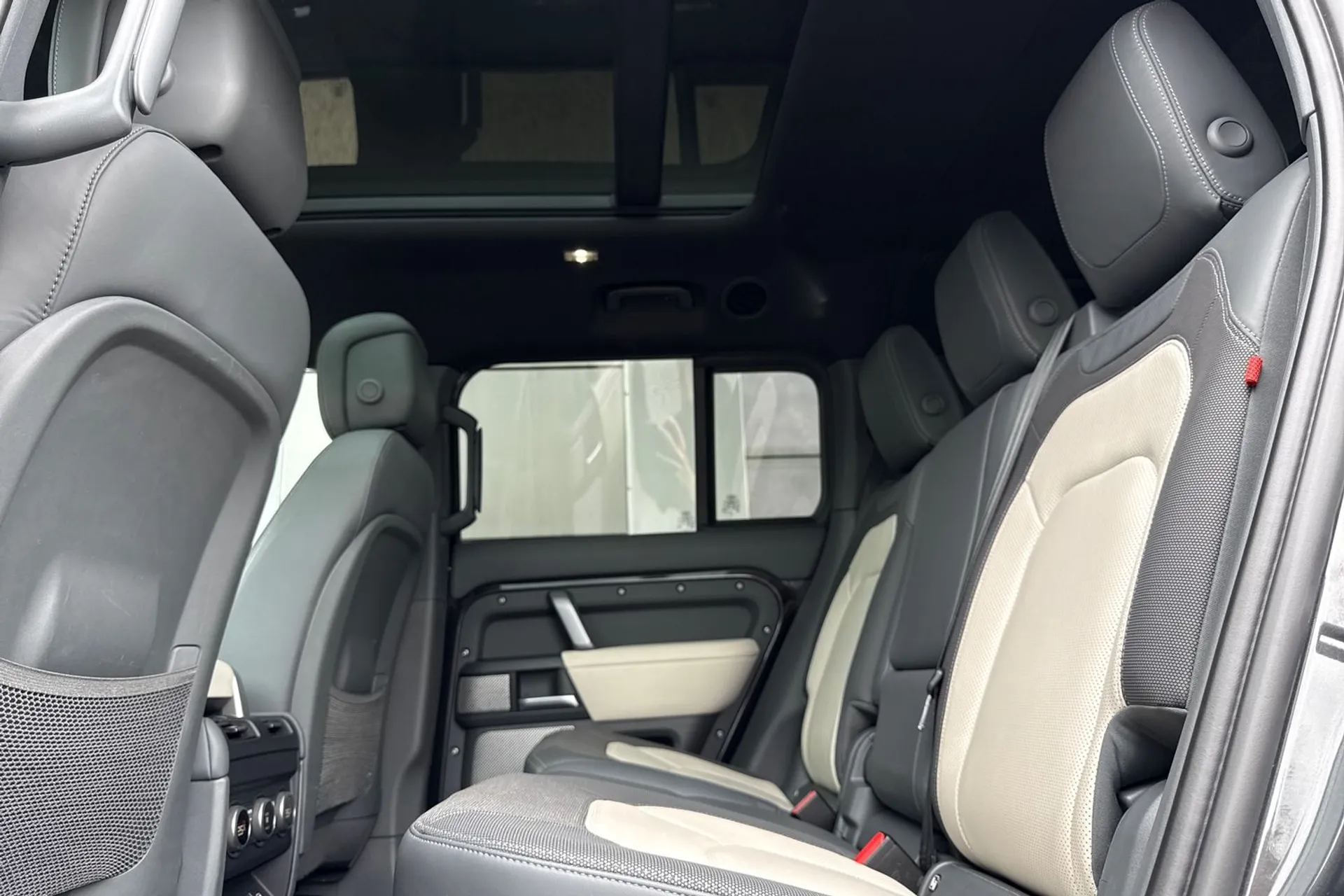 LAND ROVER DEFENDER thumbnail image number 62