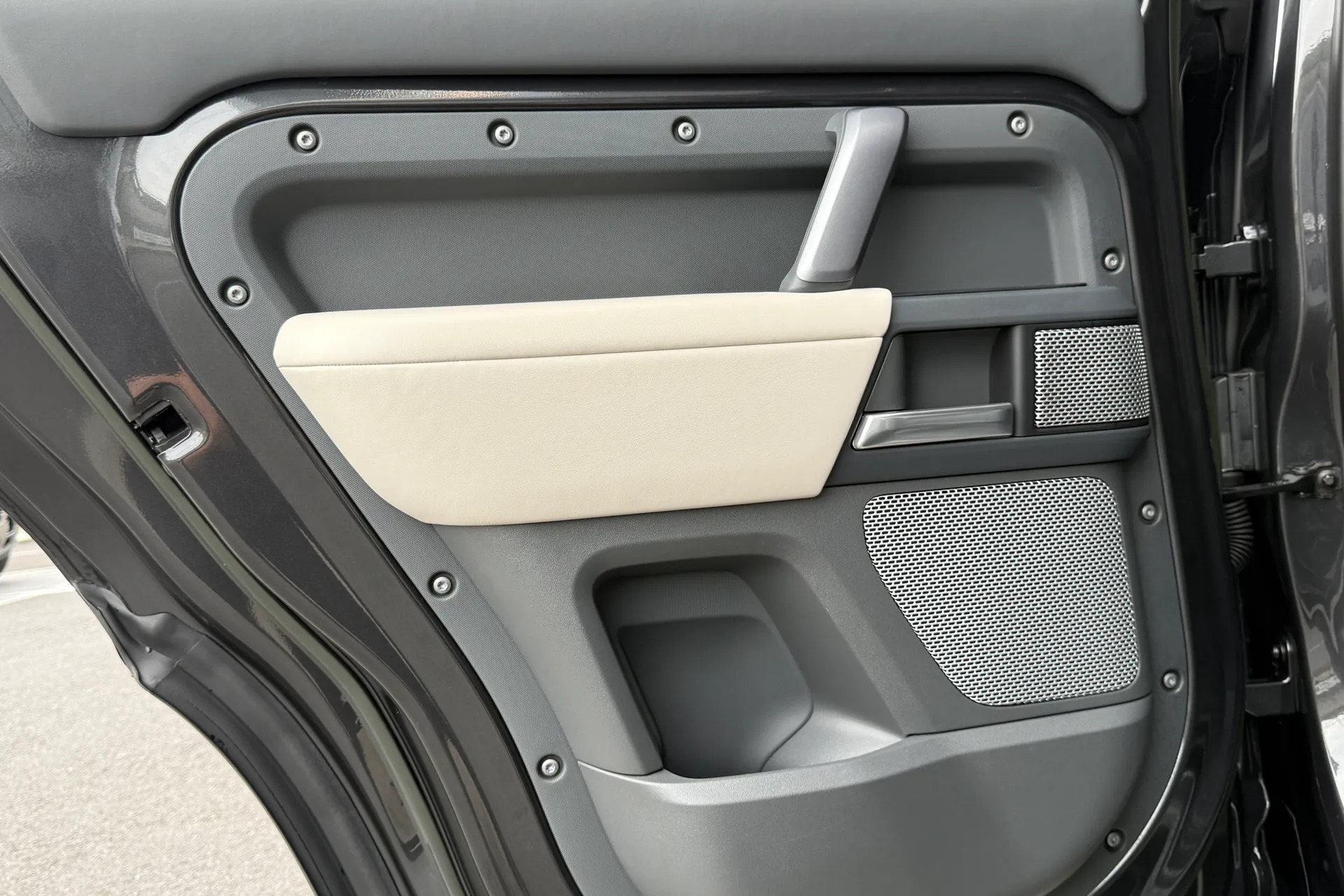 LAND ROVER DEFENDER thumbnail image number 64