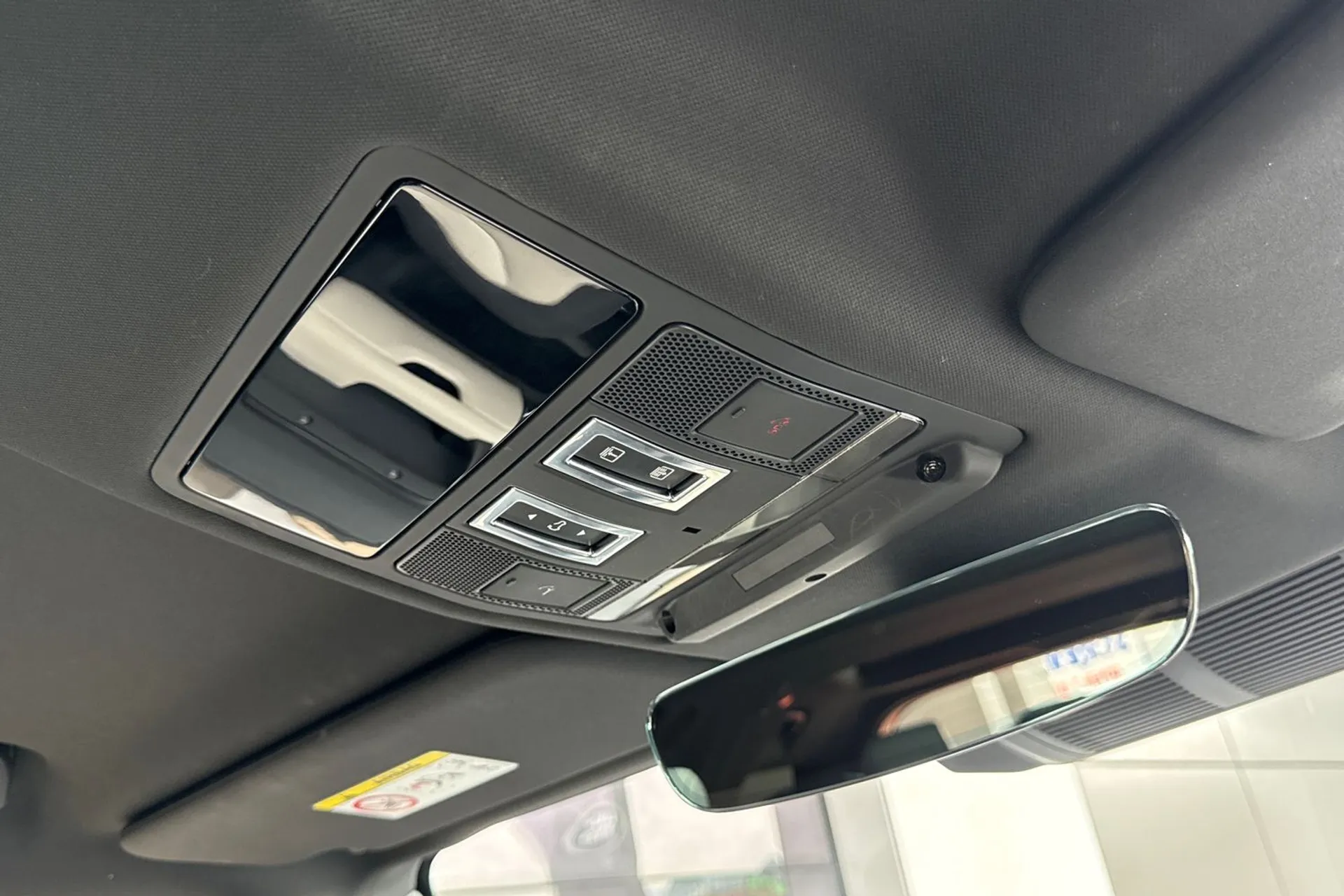 LAND ROVER DEFENDER thumbnail image number 68