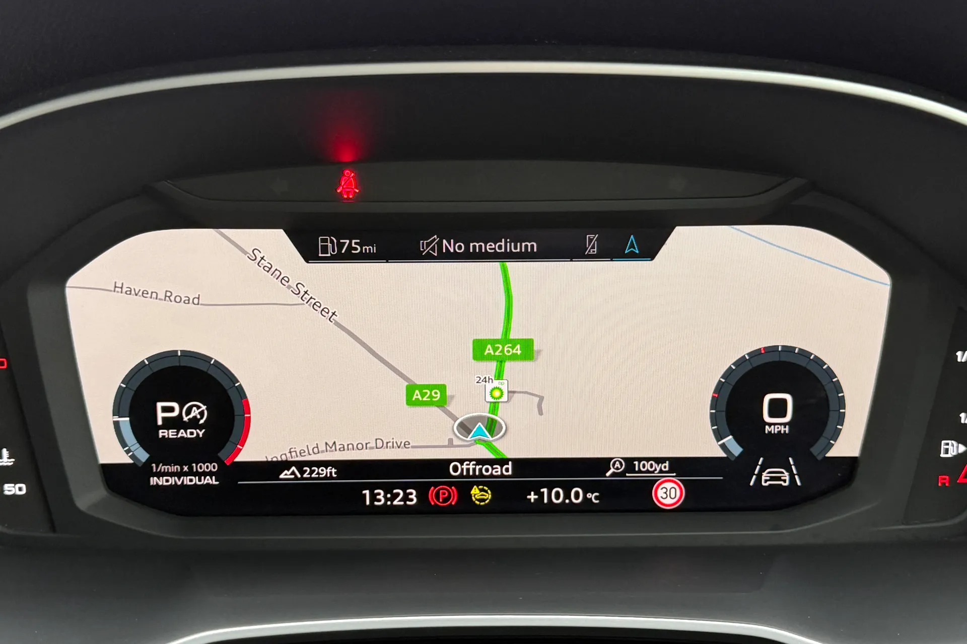 Audi Q3 thumbnail image number 12