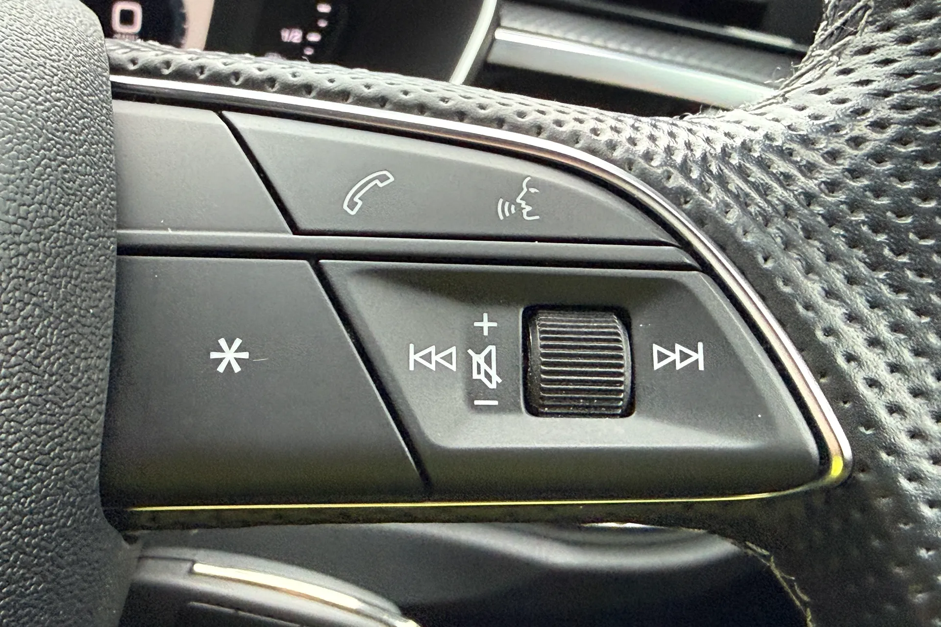 Audi Q3 thumbnail image number 19