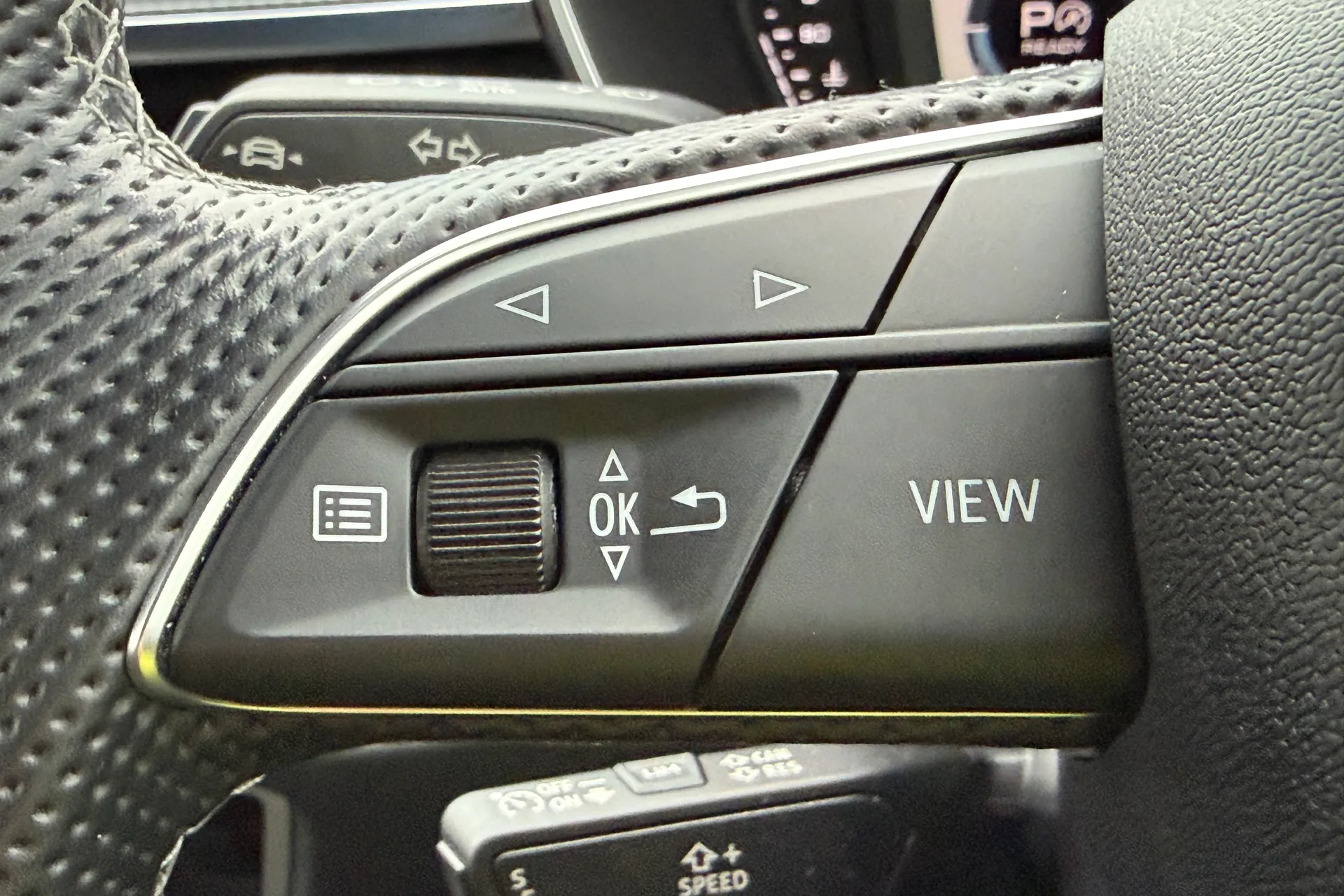 Audi Q3 thumbnail image number 18