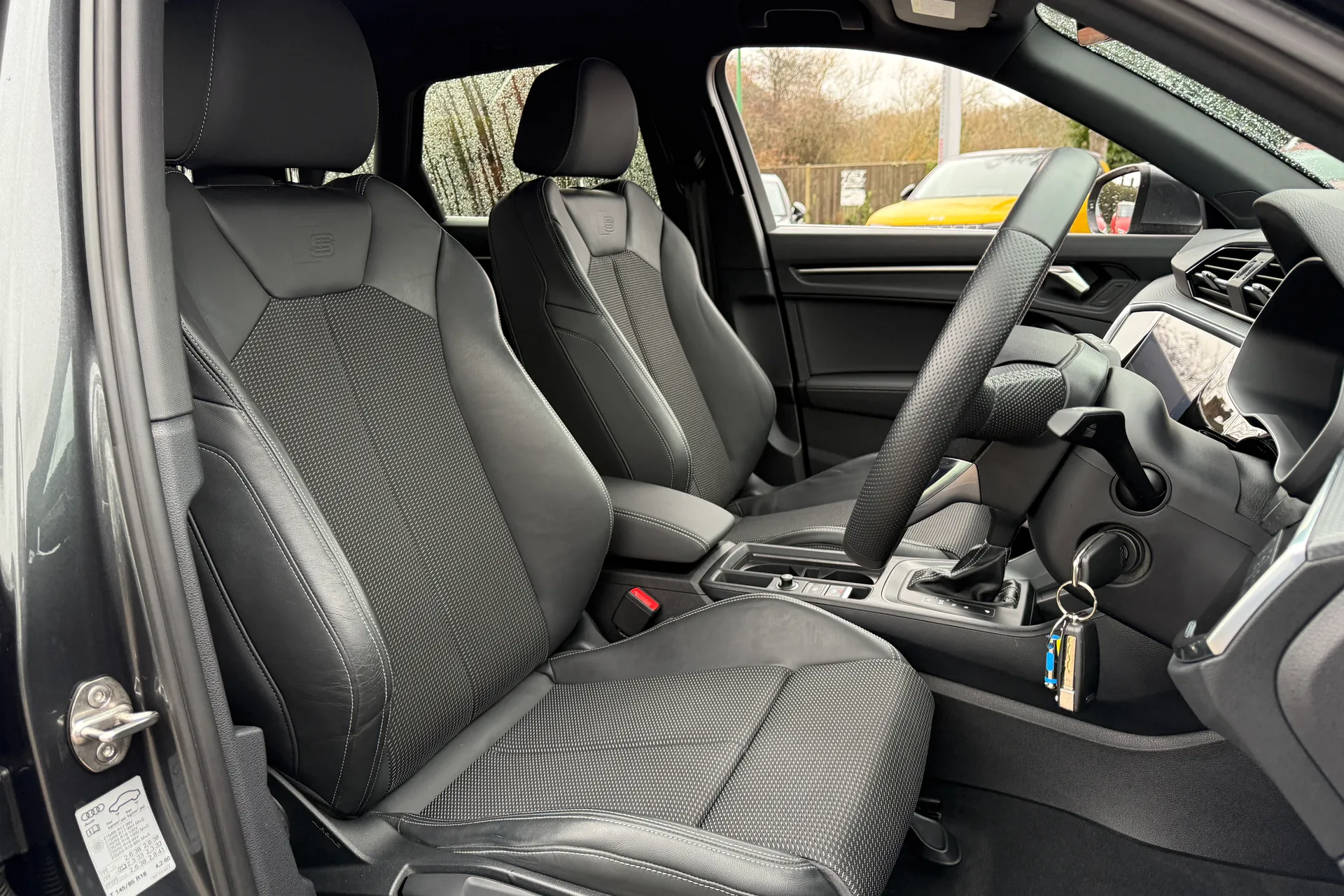 Audi Q3 thumbnail image number 24