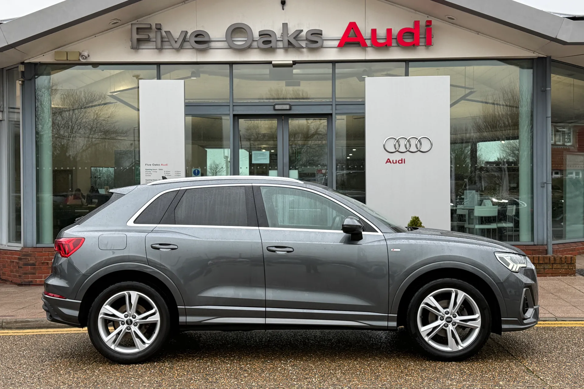 Audi Q3 thumbnail image number 2