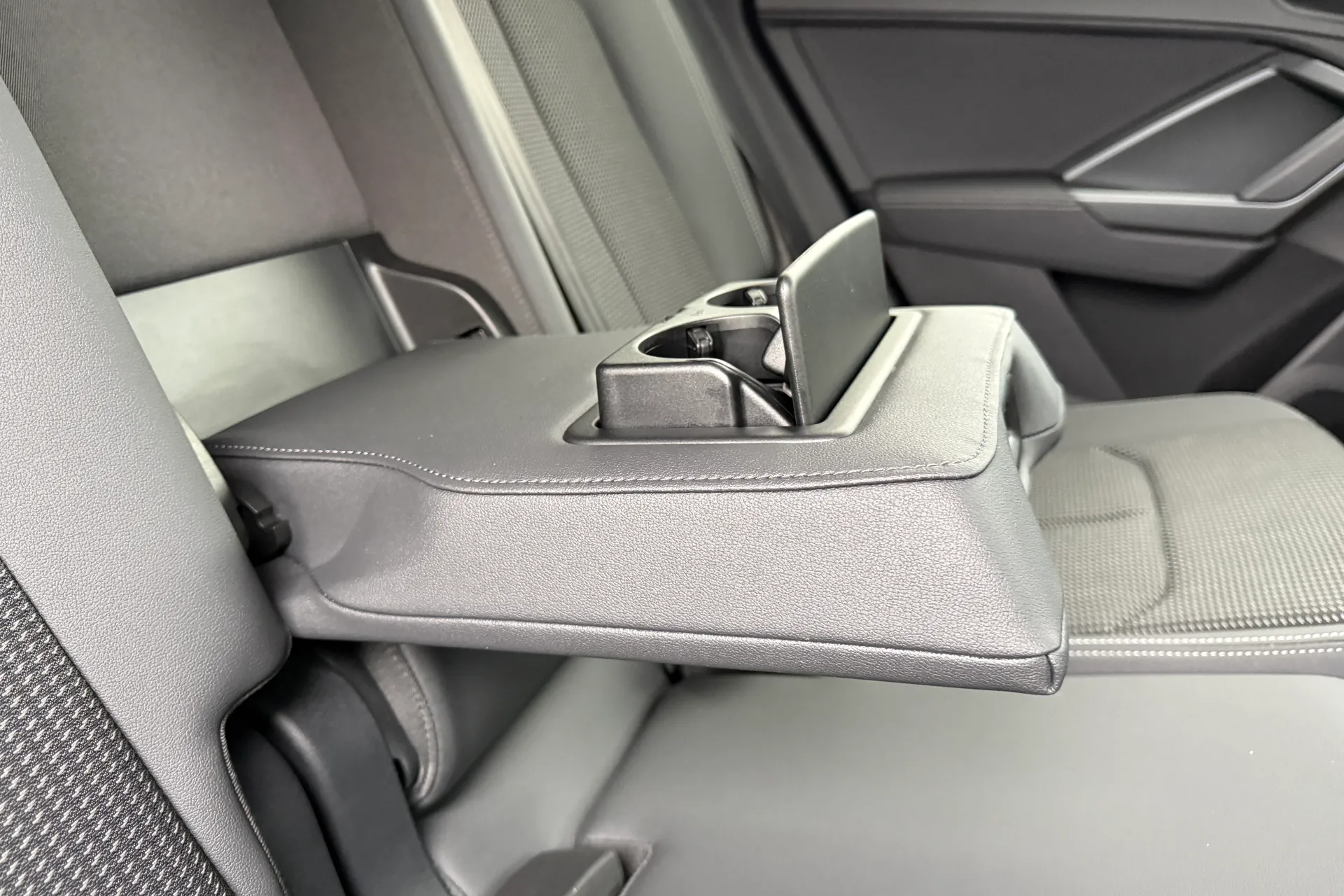 Audi Q3 thumbnail image number 42