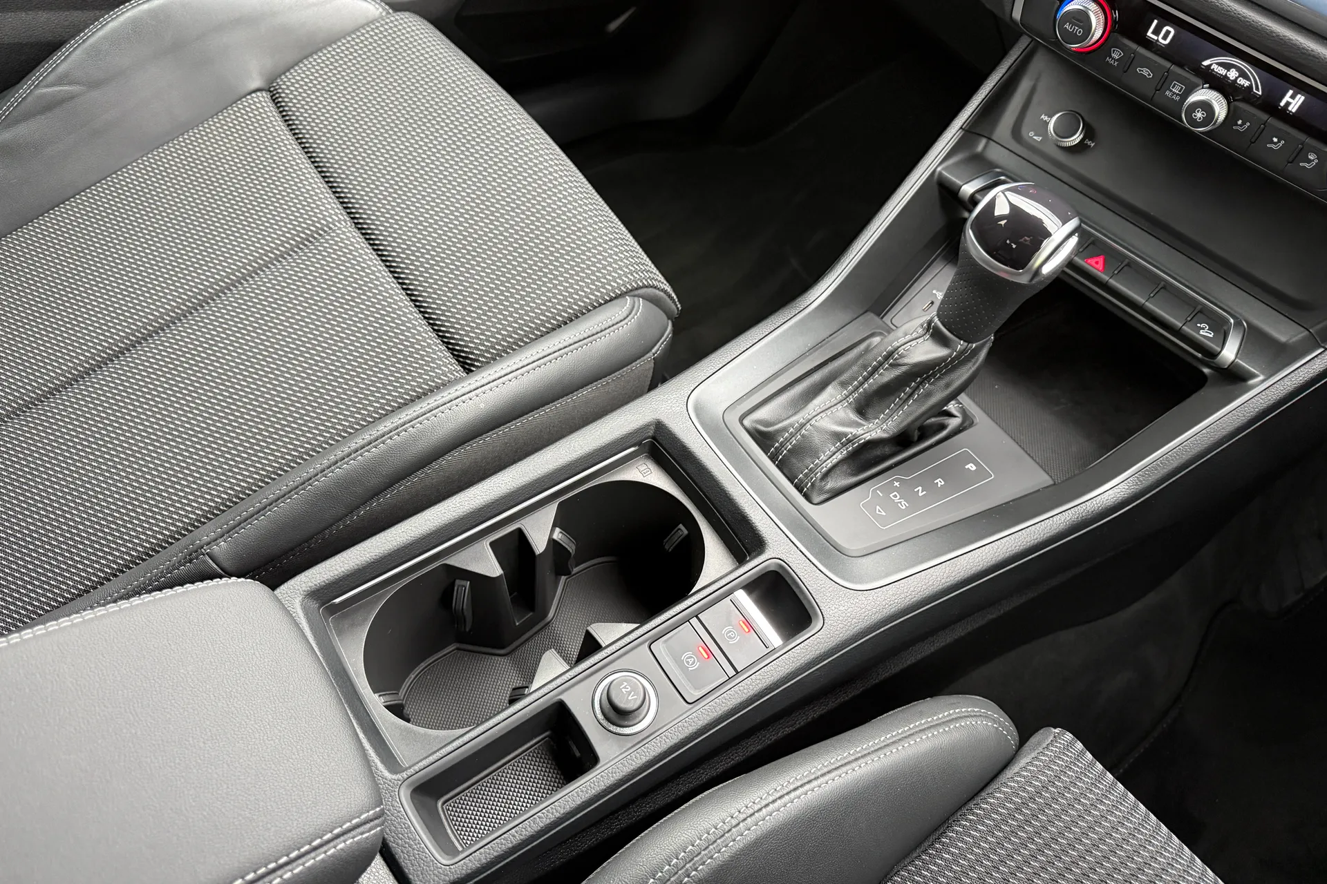 Audi Q3 thumbnail image number 36