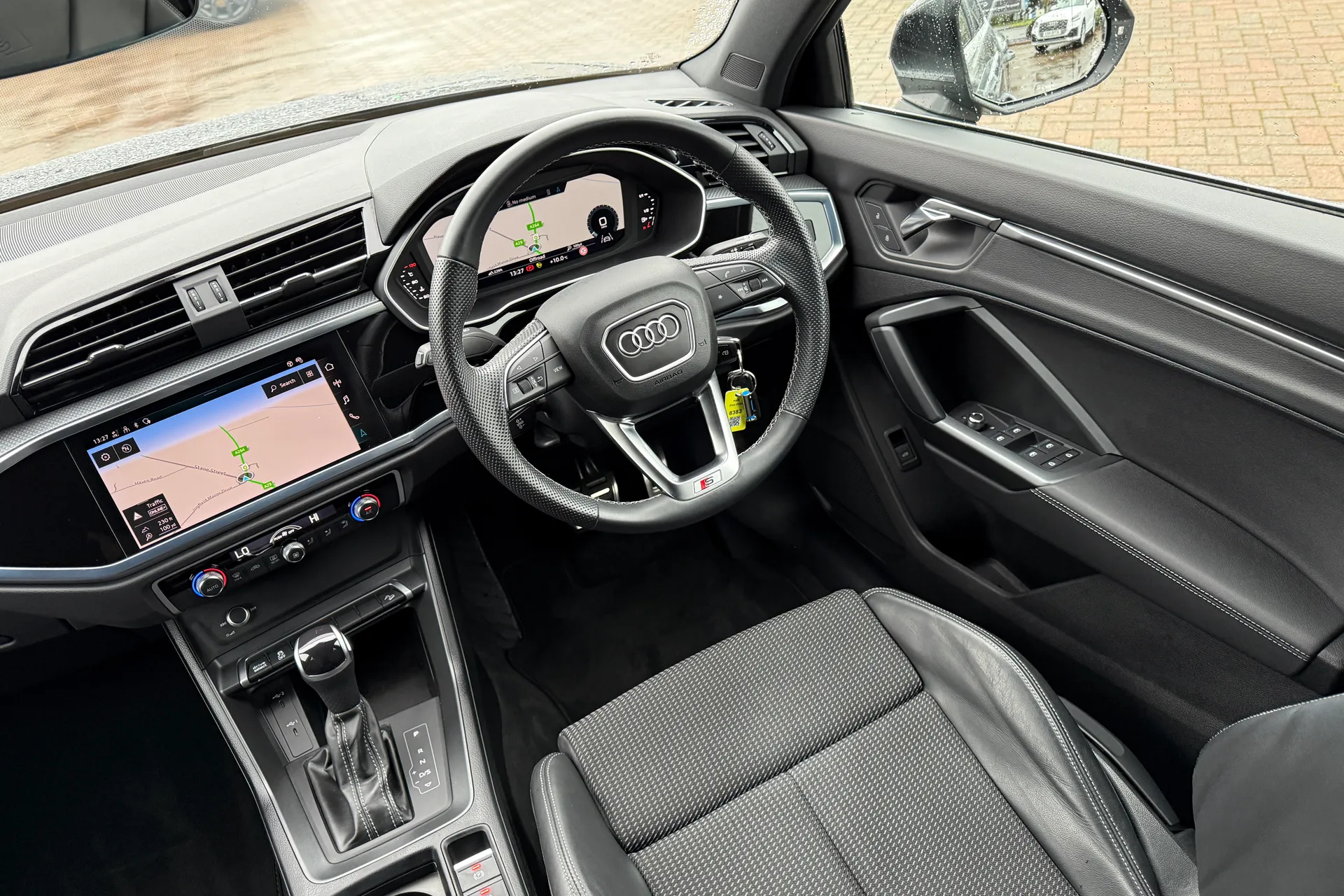 Audi Q3 thumbnail image number 38