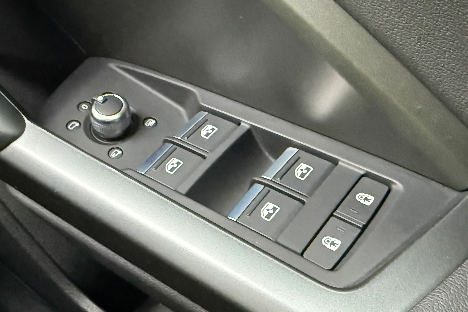 Audi Q3 thumbnail image number 16