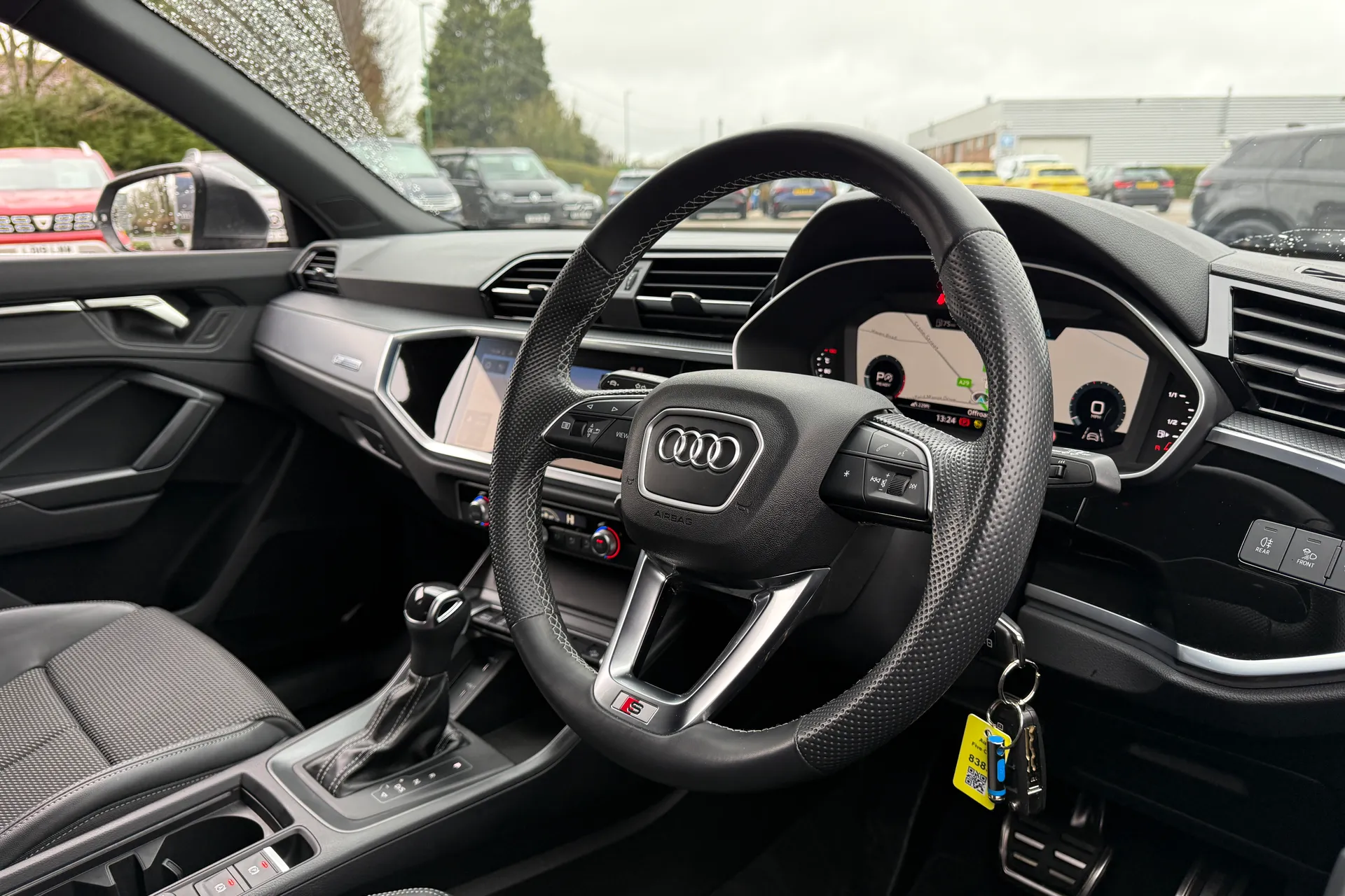 Audi Q3 thumbnail image number 25