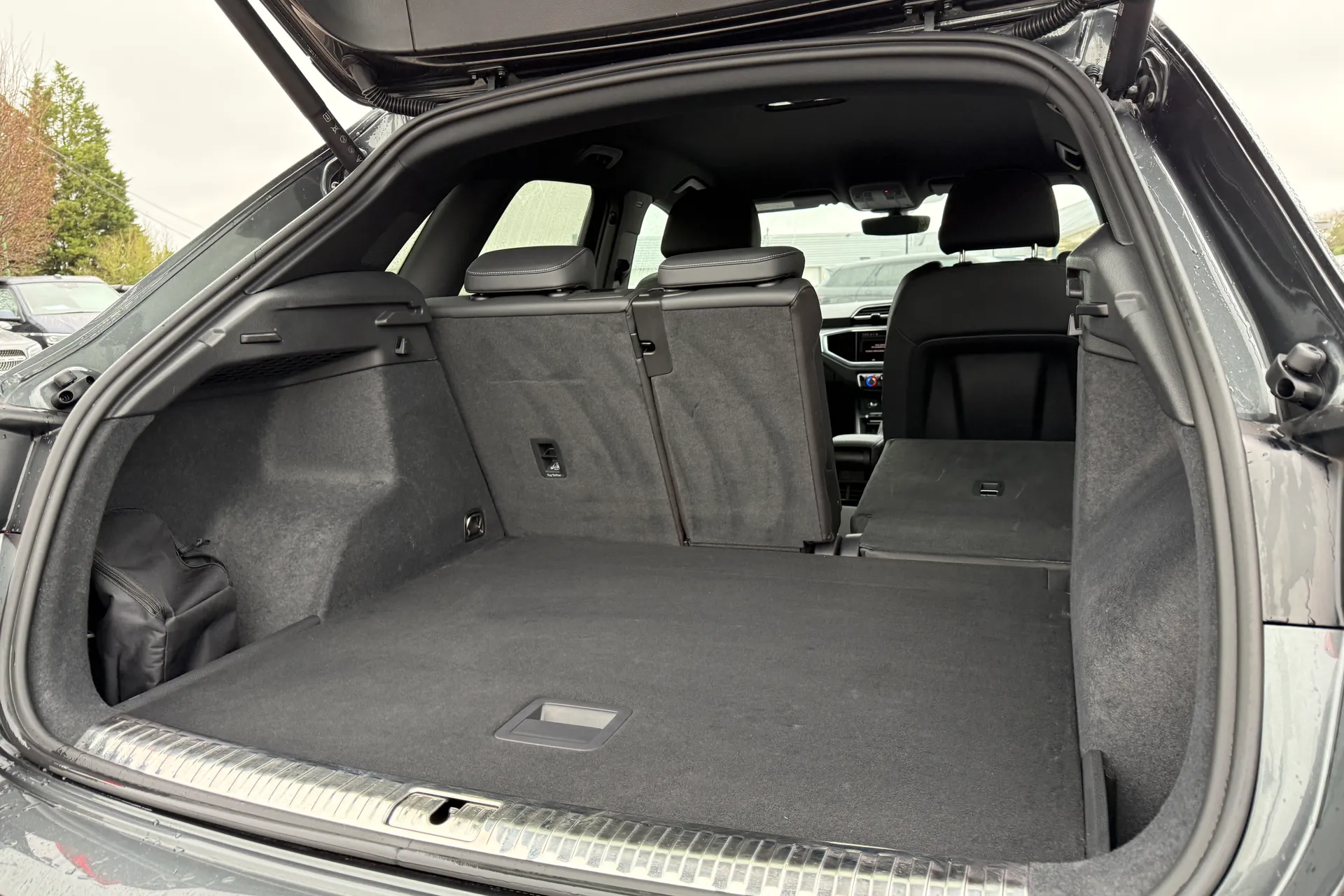 Audi Q3 thumbnail image number 32