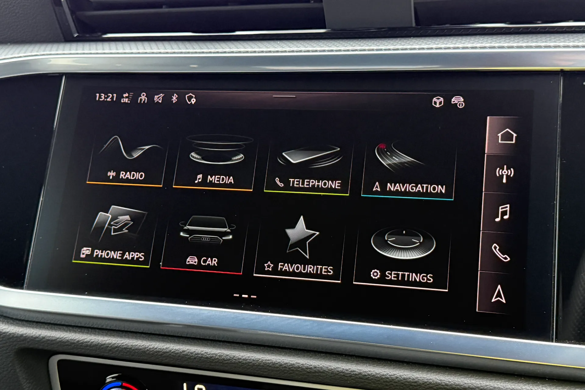 Audi Q3 thumbnail image number 11