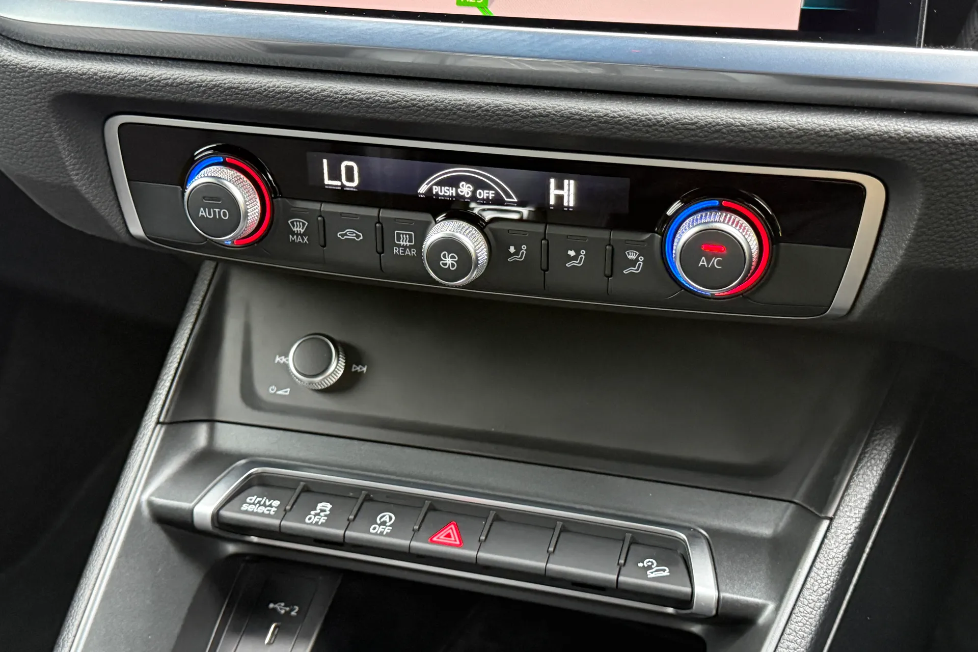 Audi Q3 thumbnail image number 13