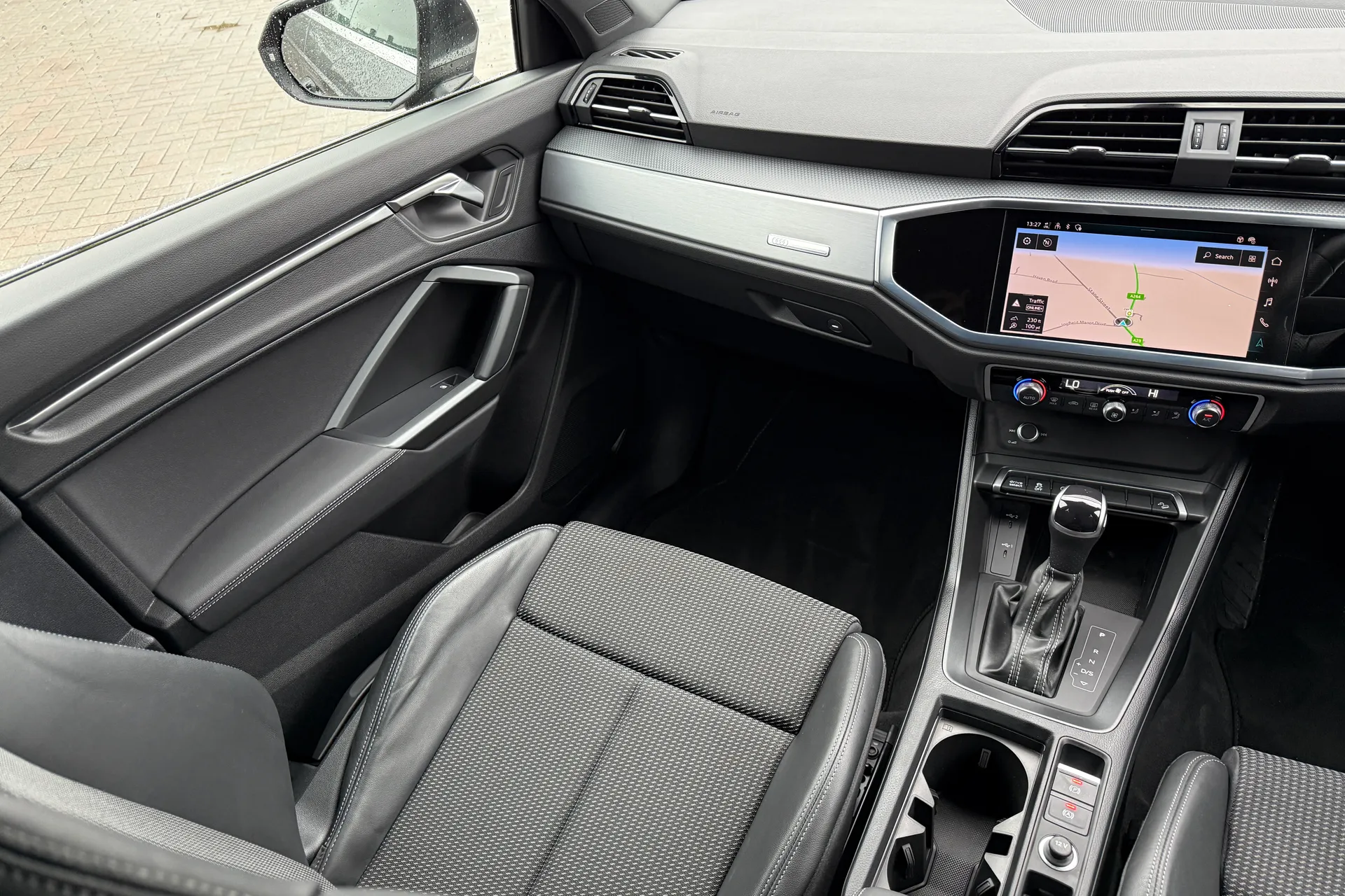 Audi Q3 thumbnail image number 35