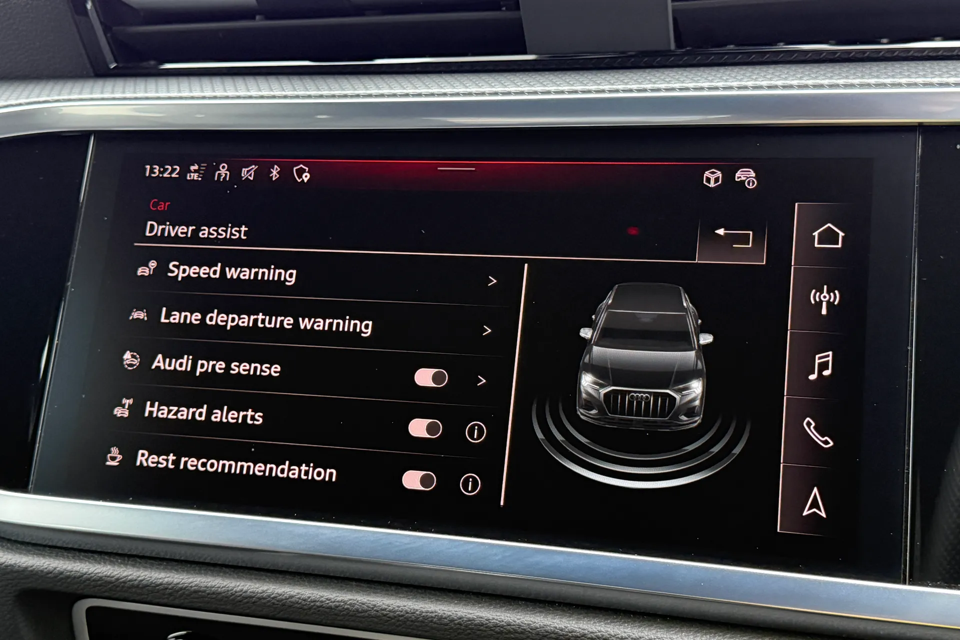 Audi Q3 thumbnail image number 9