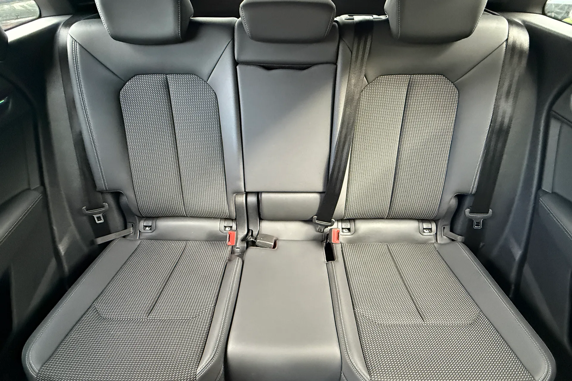 Audi Q3 thumbnail image number 22