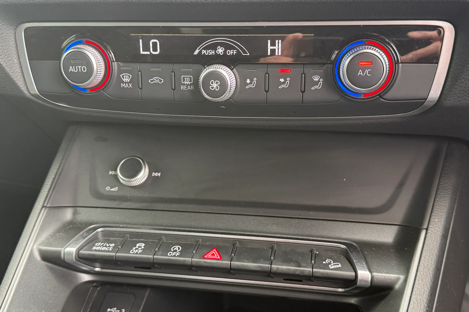 Audi Q3 thumbnail image number 45