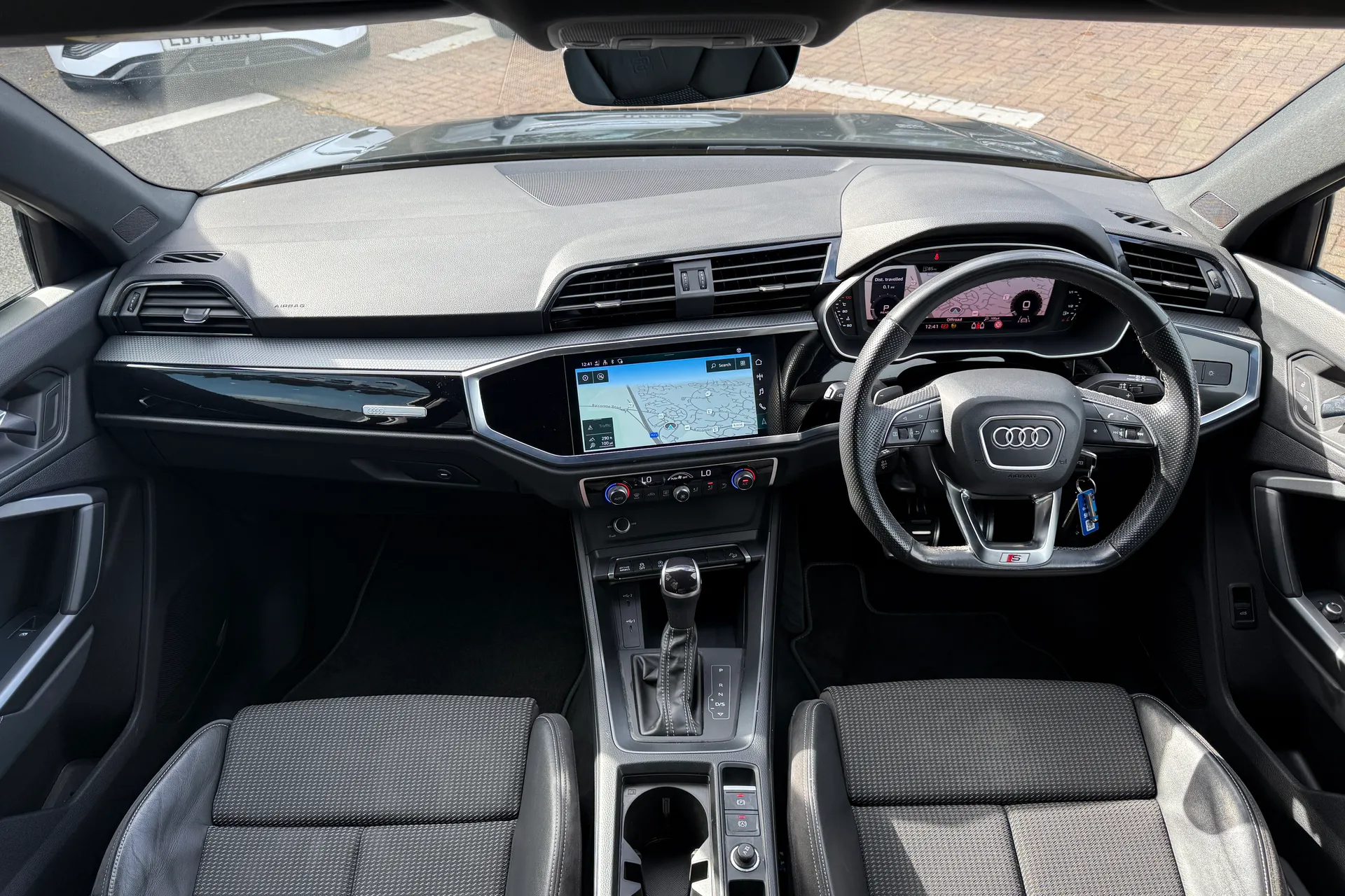 Audi Q3 thumbnail image number 3