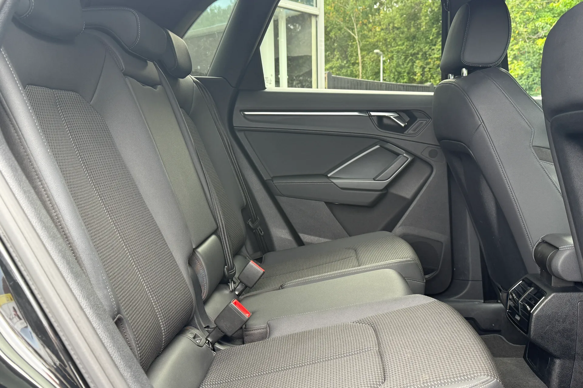 Audi Q3 thumbnail image number 8