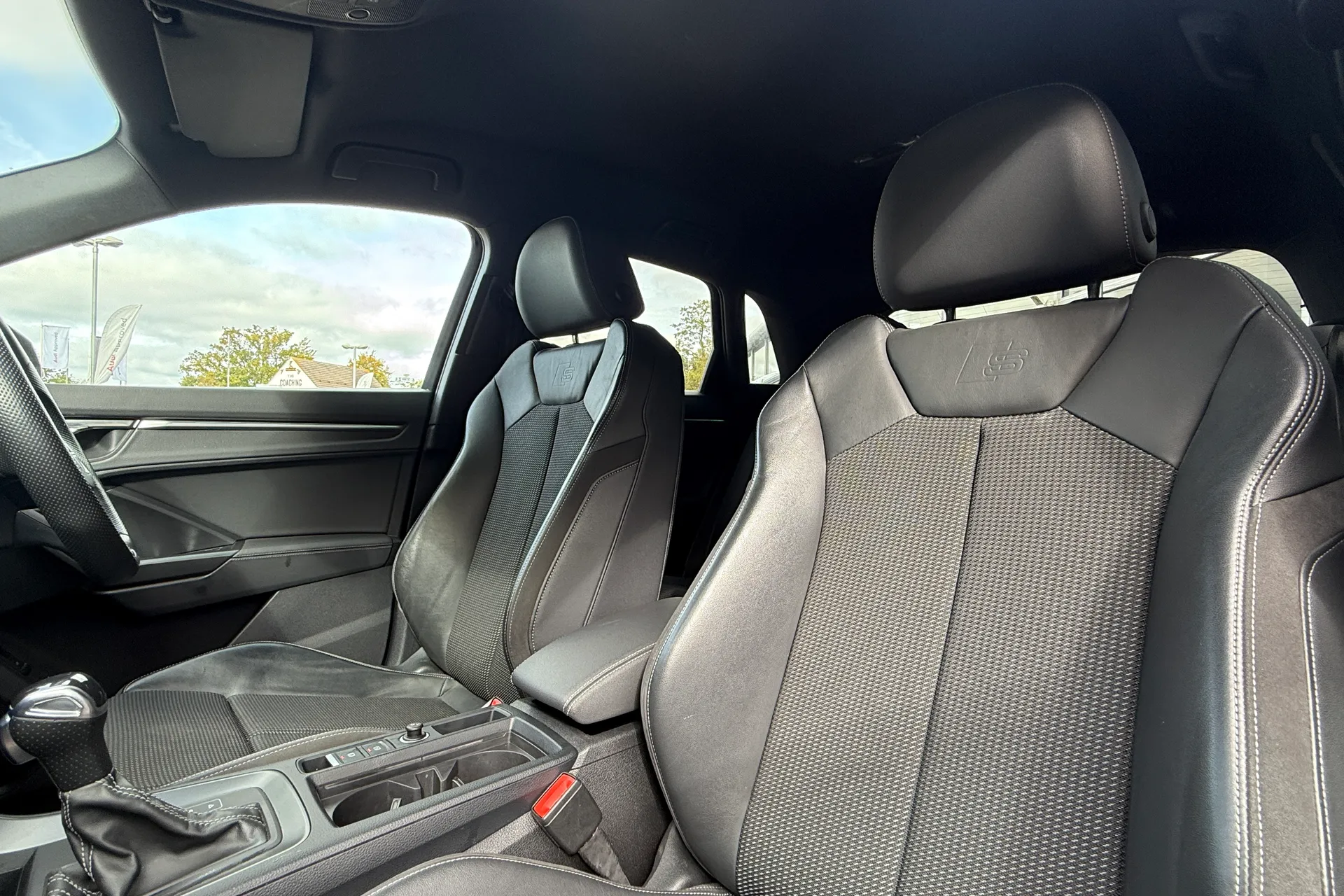 Audi Q3 thumbnail image number 17