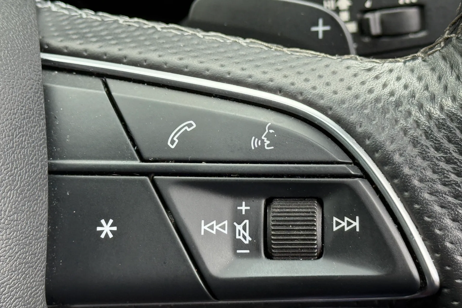 Audi Q3 thumbnail image number 35