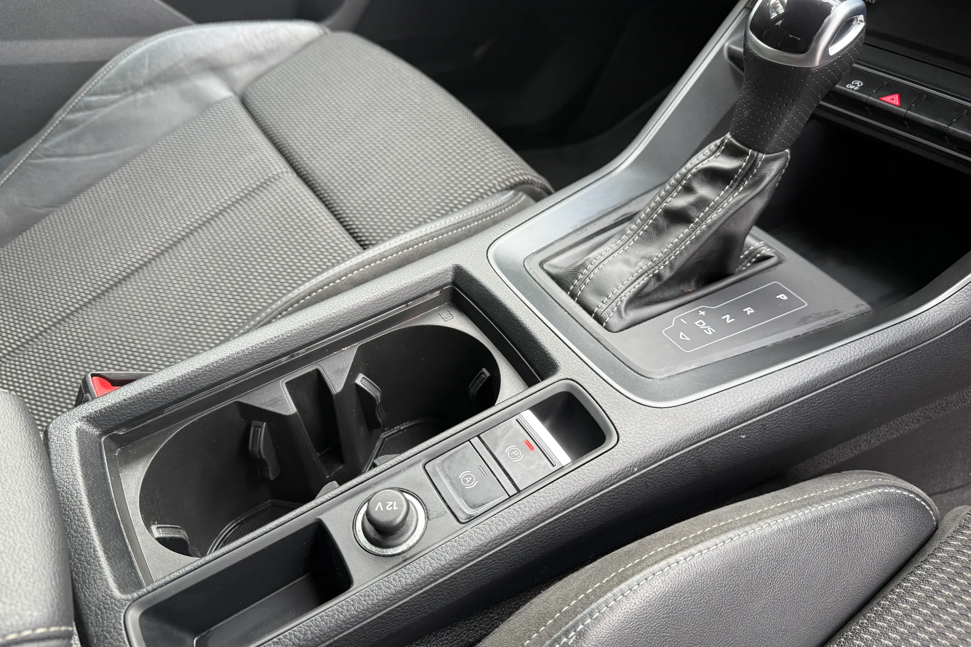 Audi Q3 thumbnail image number 43