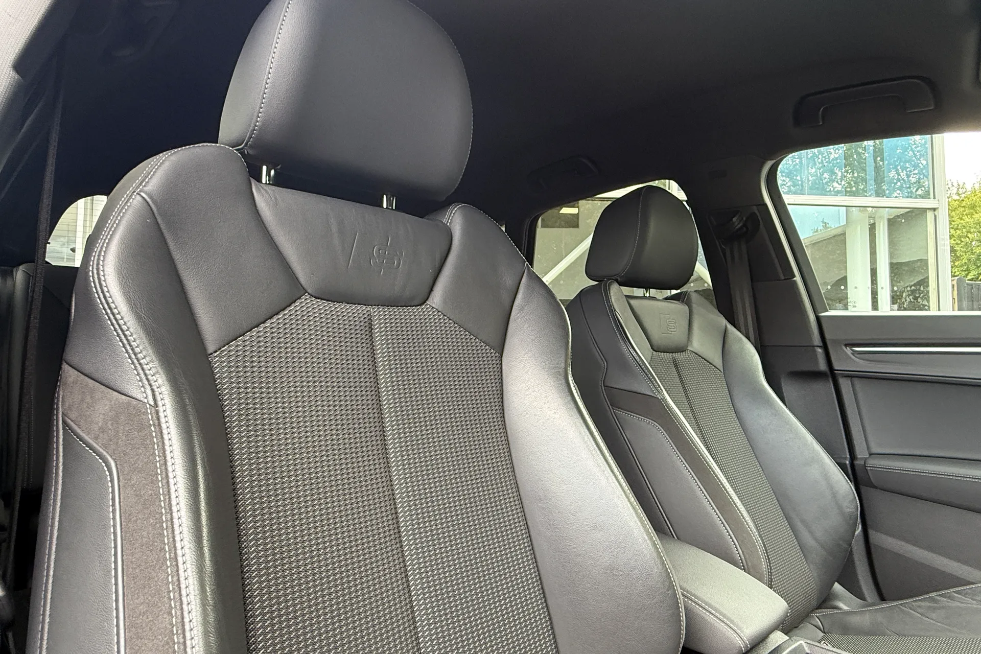 Audi Q3 thumbnail image number 36