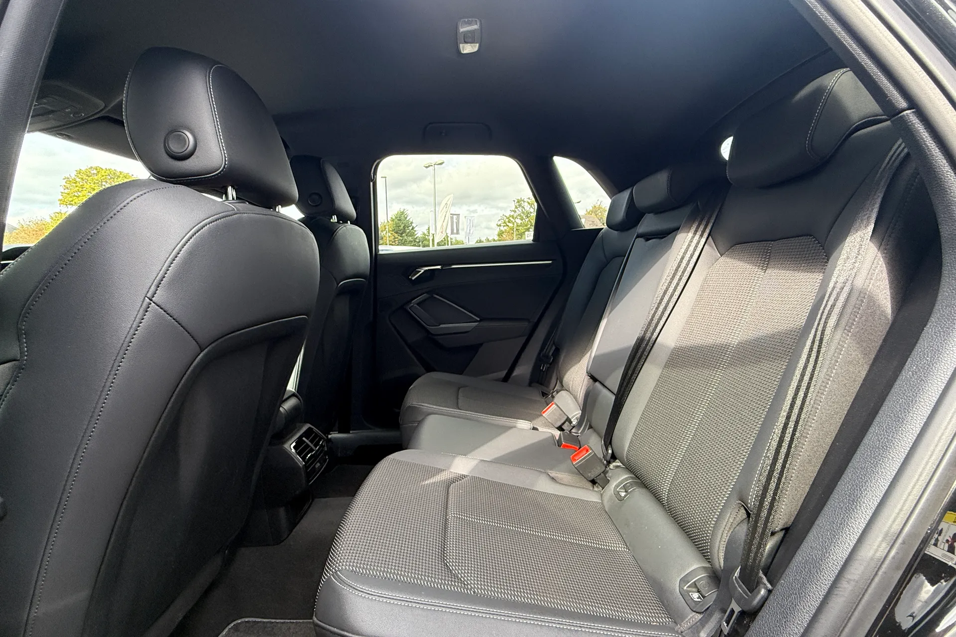 Audi Q3 thumbnail image number 18