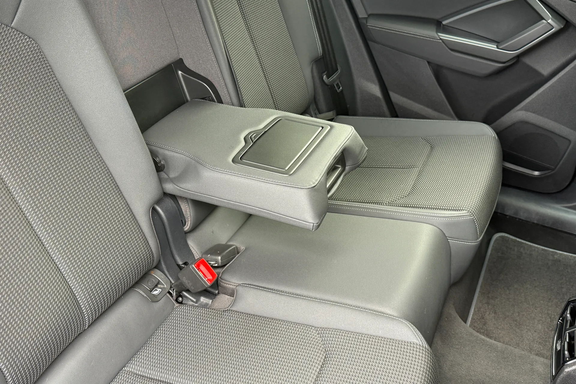 Audi Q3 thumbnail image number 23