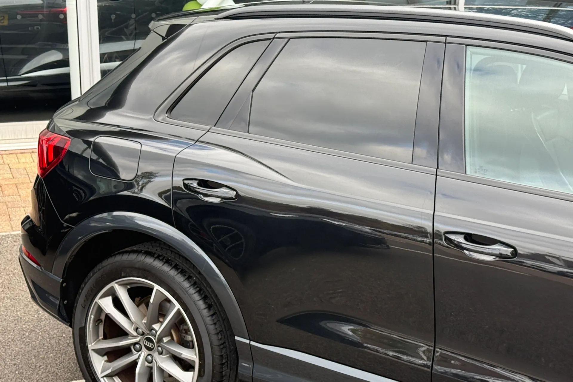 Audi Q3 thumbnail image number 20