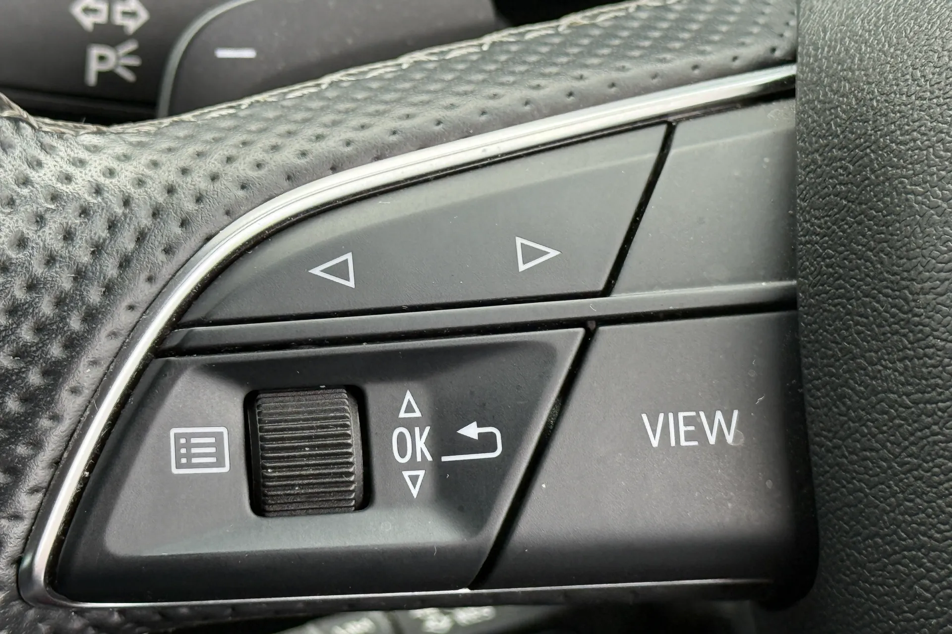 Audi Q3 thumbnail image number 34