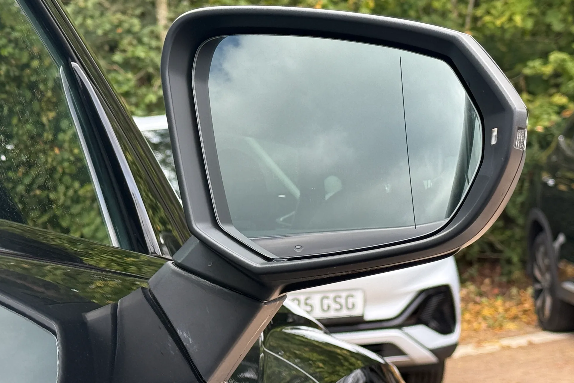 Audi Q3 thumbnail image number 32