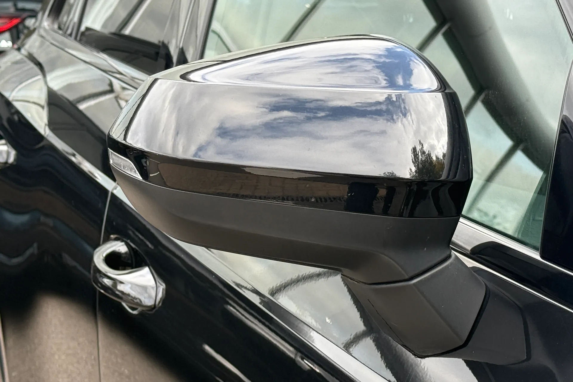 Audi Q3 thumbnail image number 31