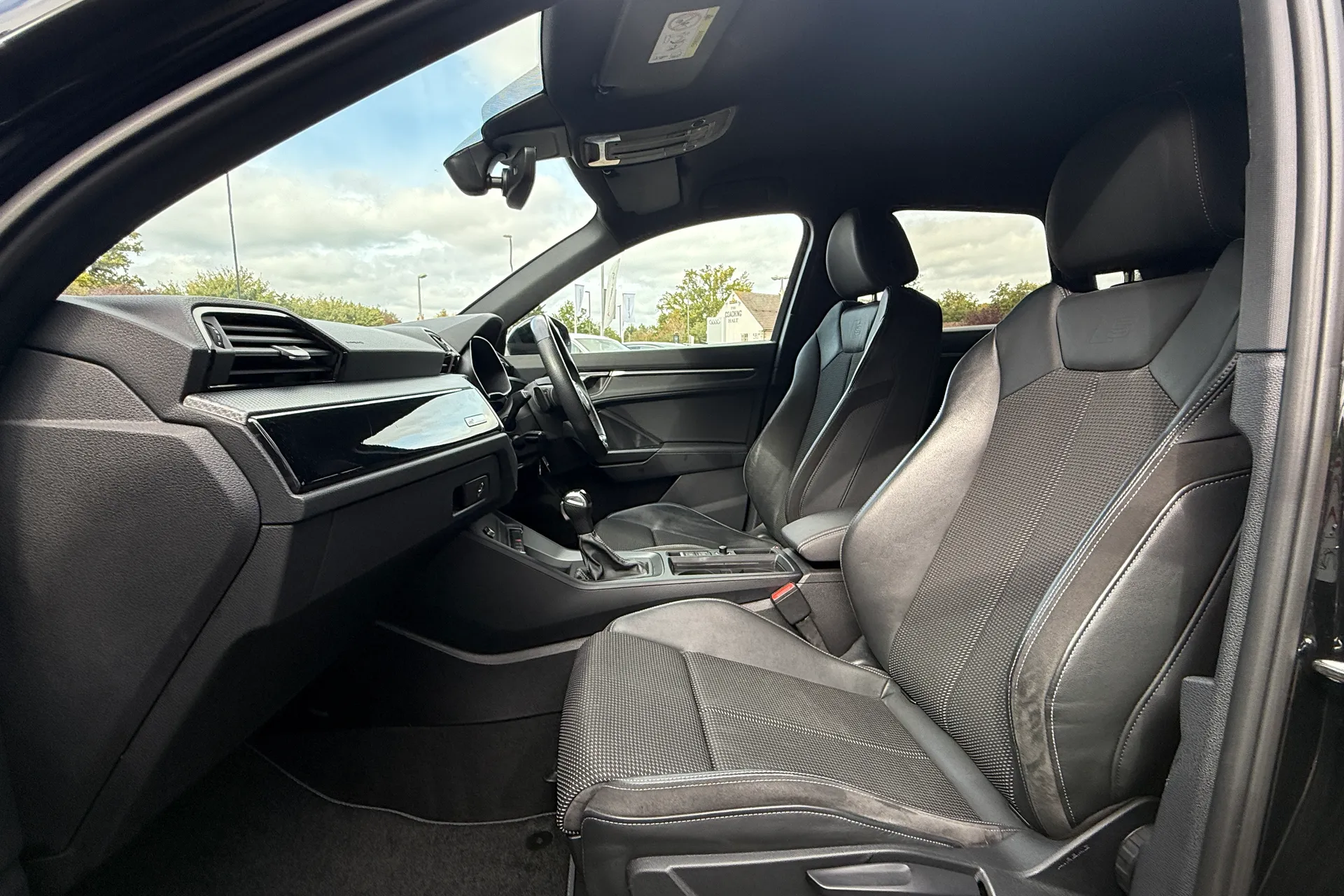 Audi Q3 thumbnail image number 16