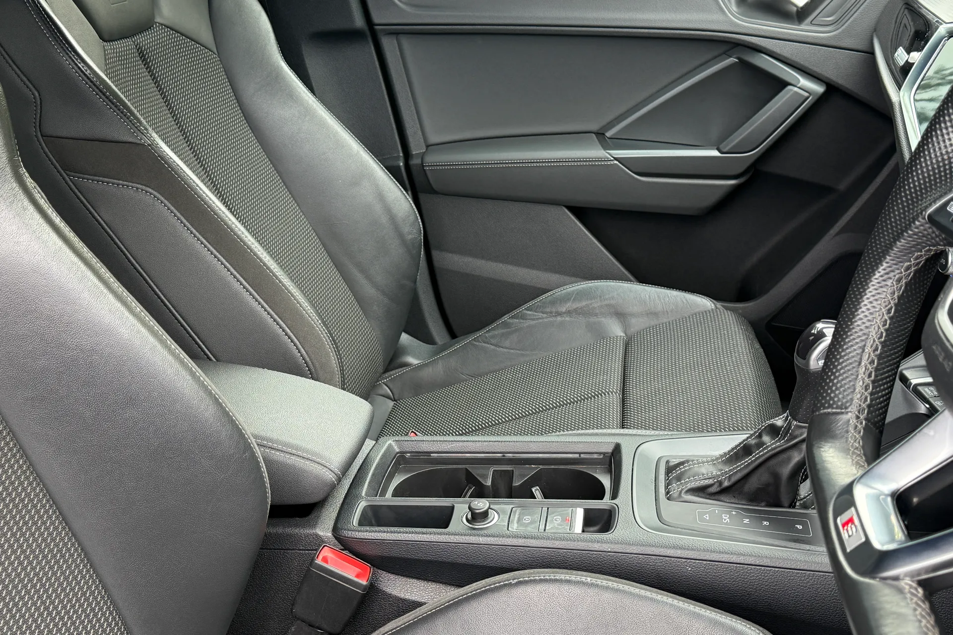 Audi Q3 thumbnail image number 42