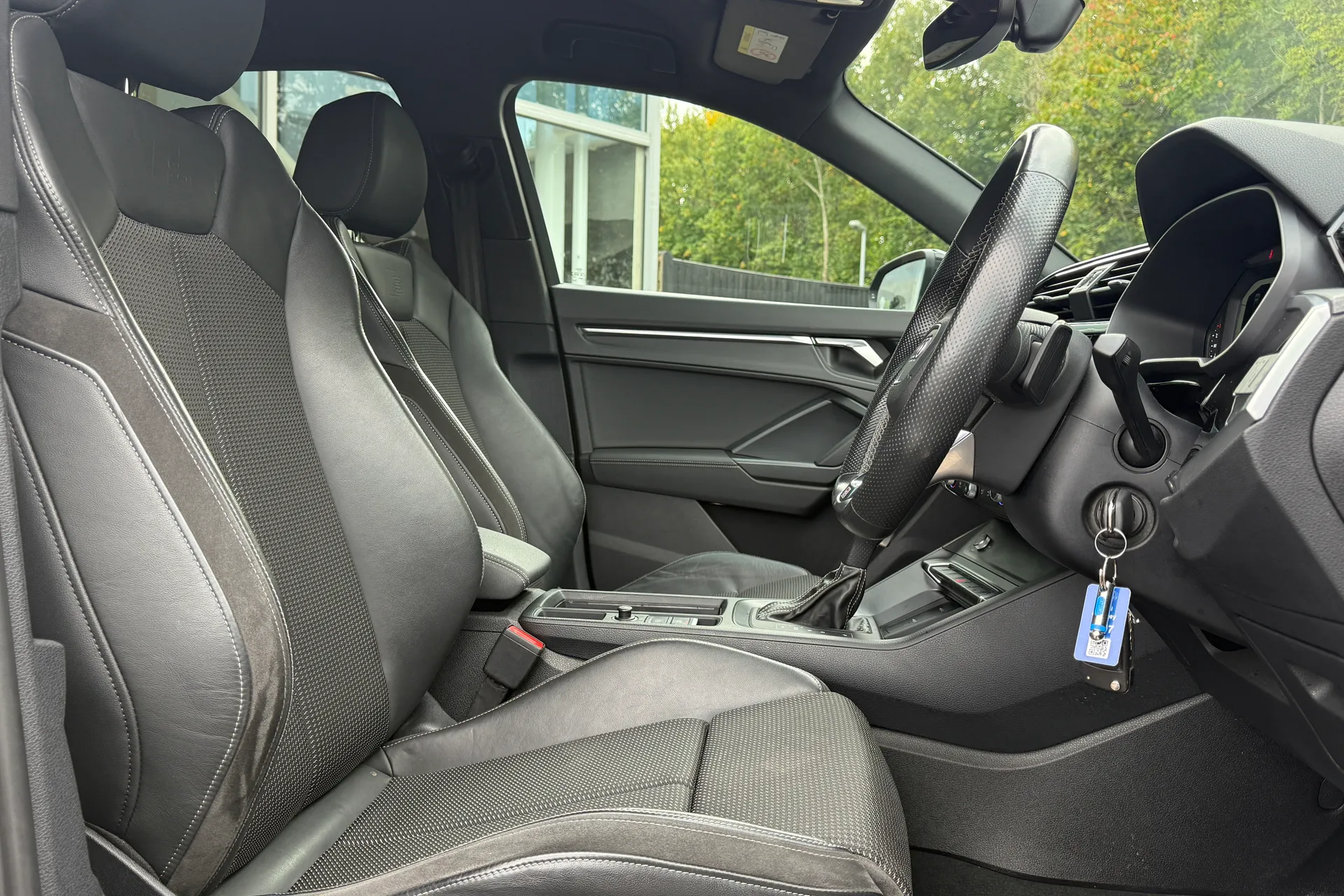 Audi Q3 thumbnail image number 10