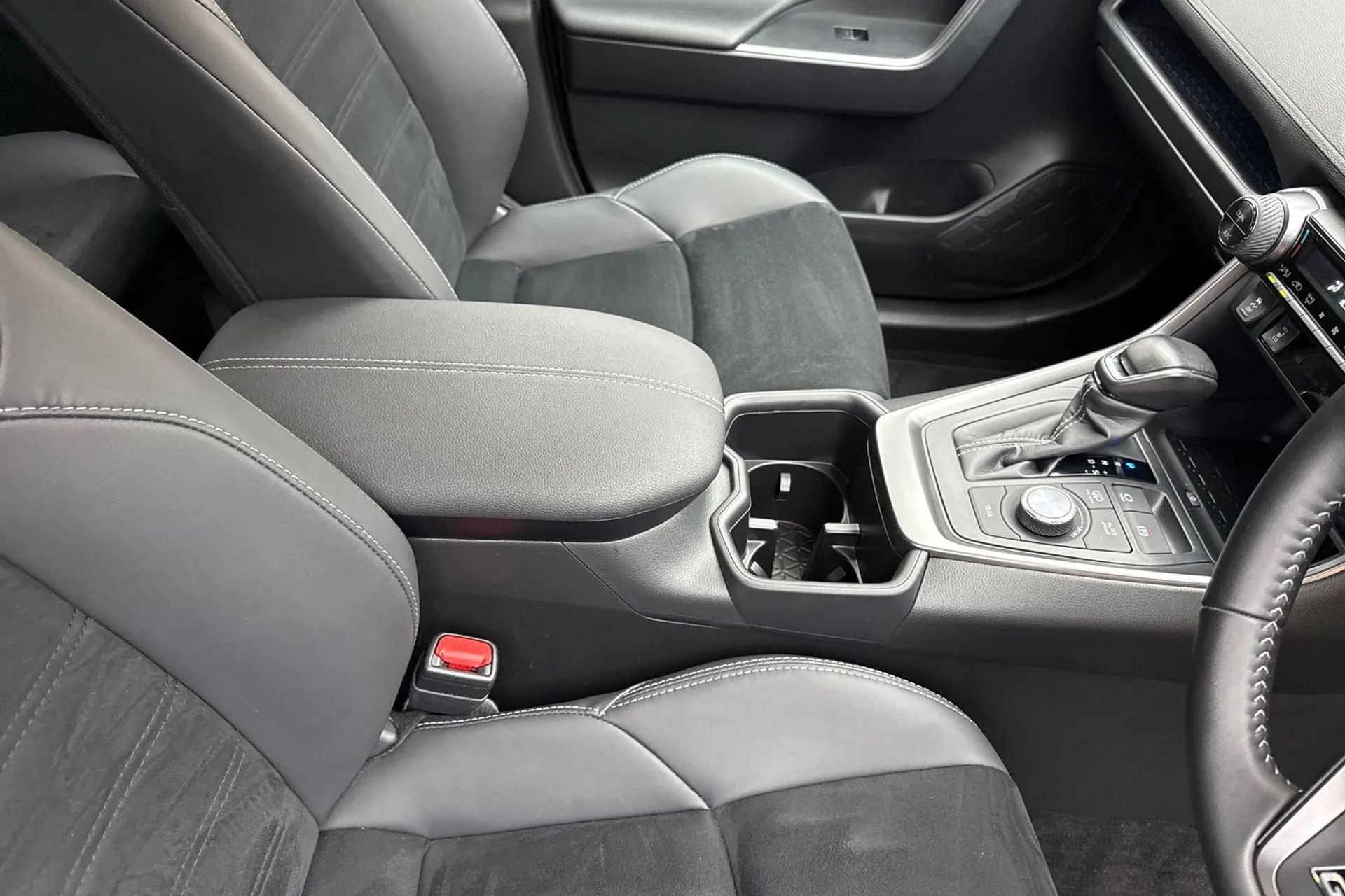 TOYOTA RAV4 thumbnail image number 43