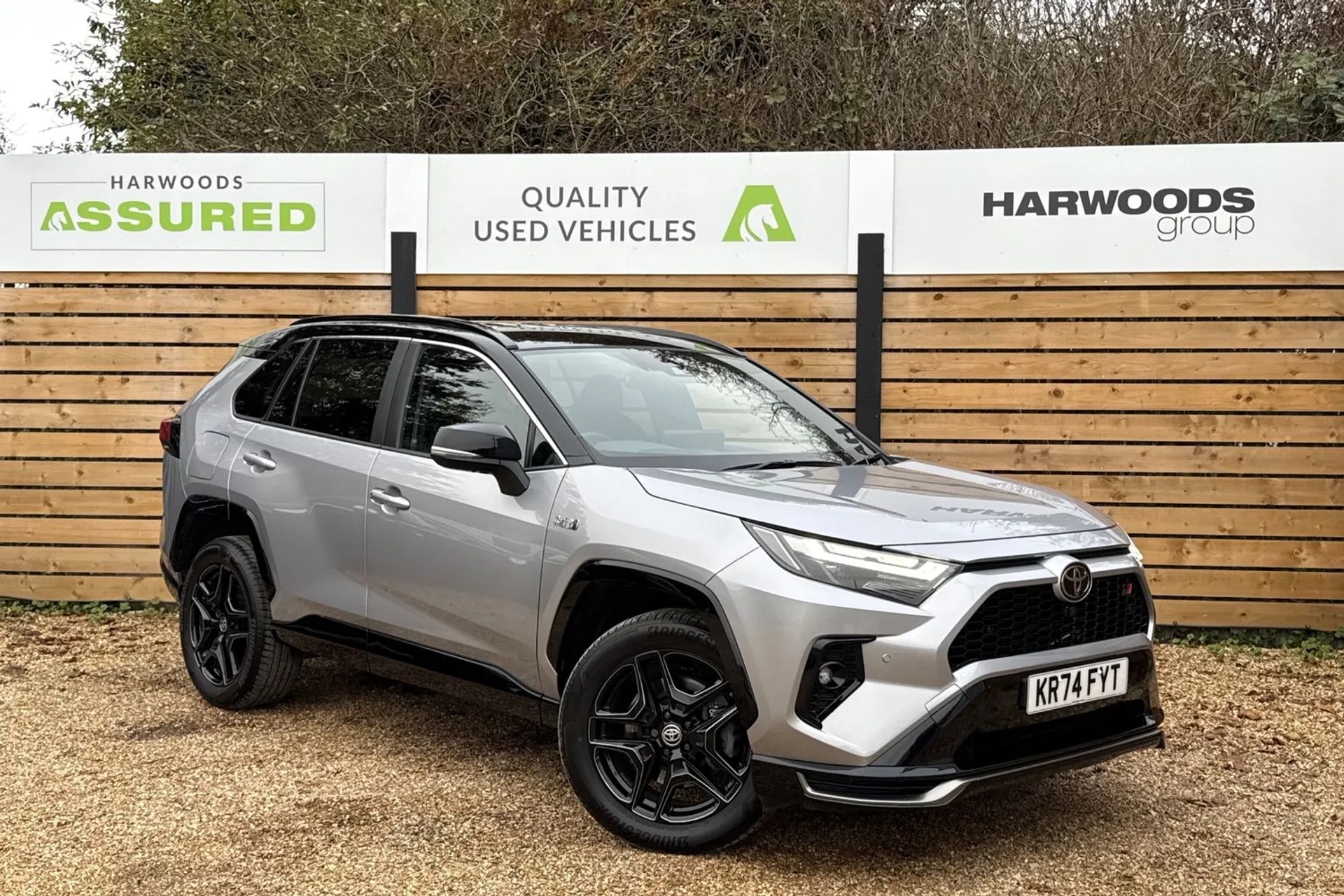 TOYOTA RAV4 focused image