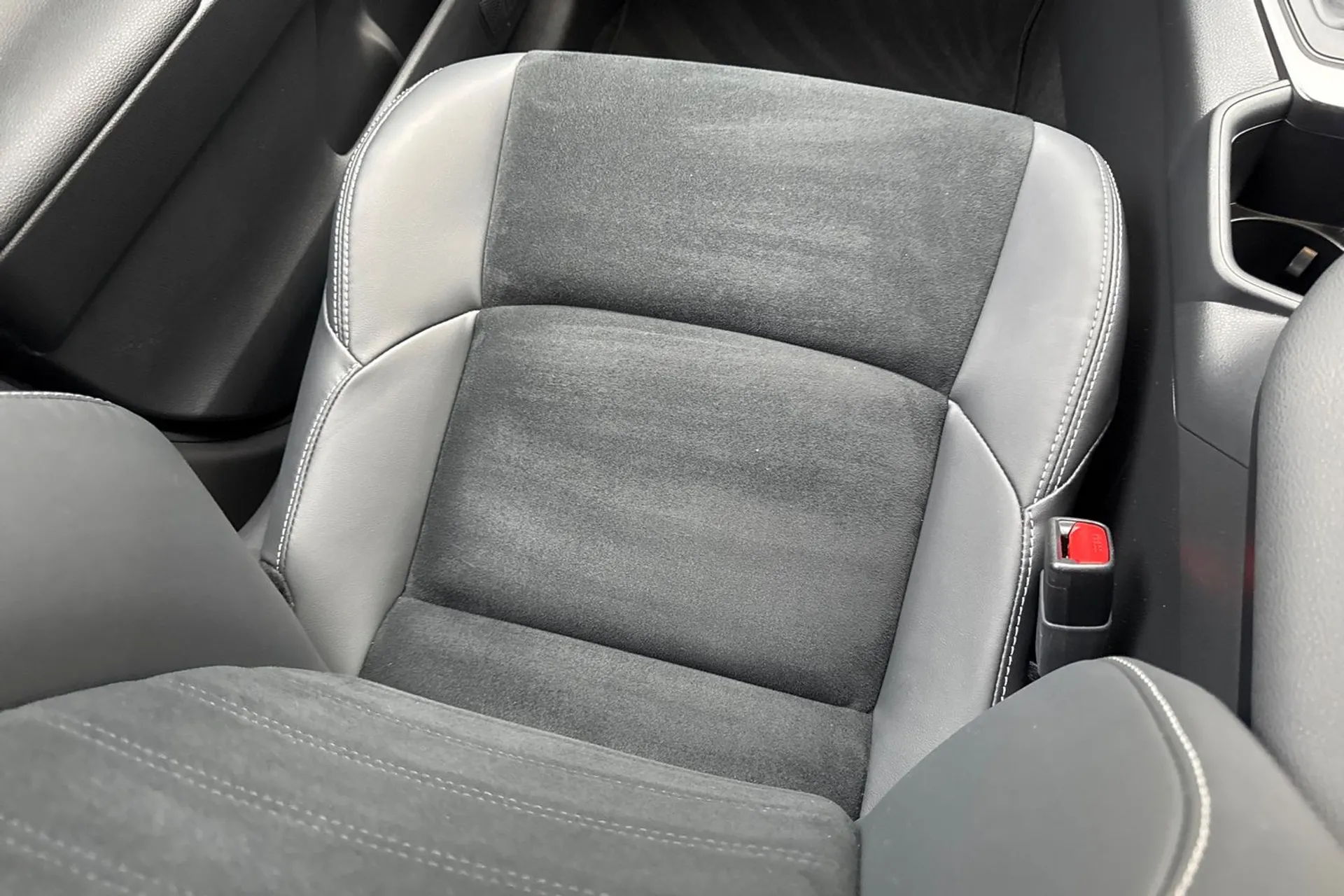 TOYOTA RAV4 thumbnail image number 35