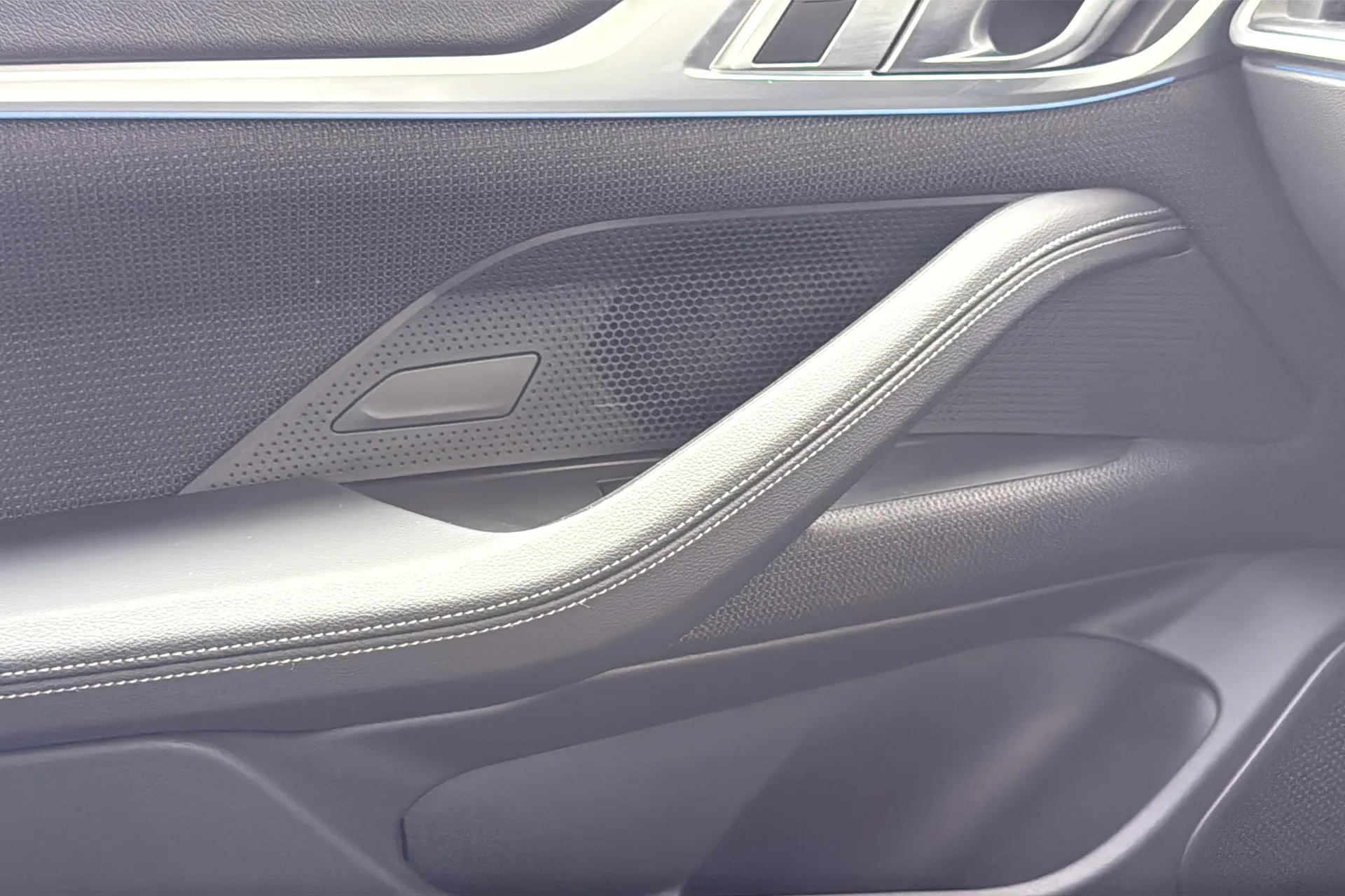 BMW I4 thumbnail image number 27