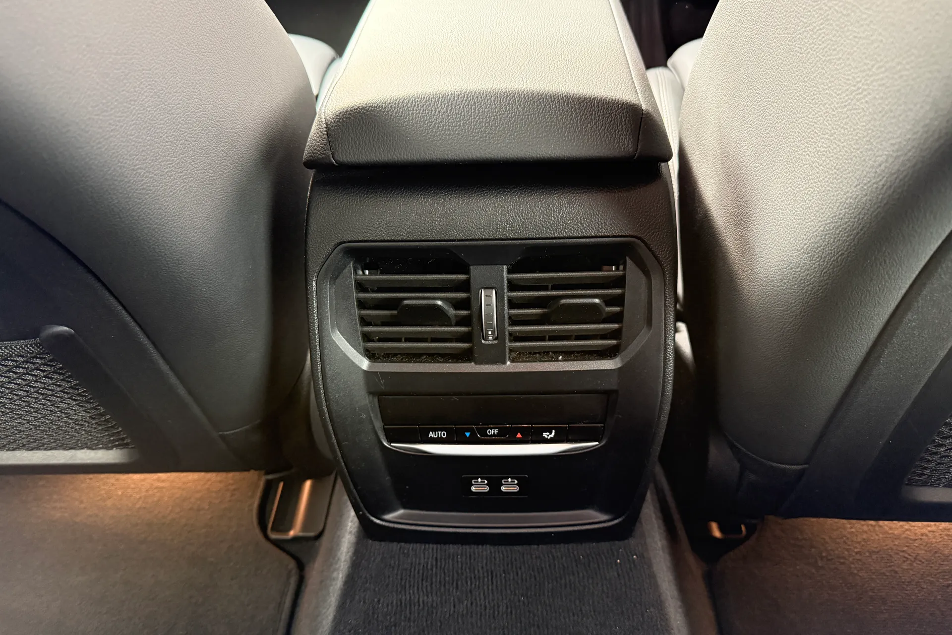 BMW I4 thumbnail image number 36